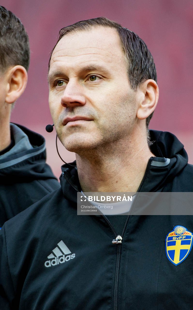 Domaren Jonas Eriksson innan fotbollsmatchen i Allsvenskan