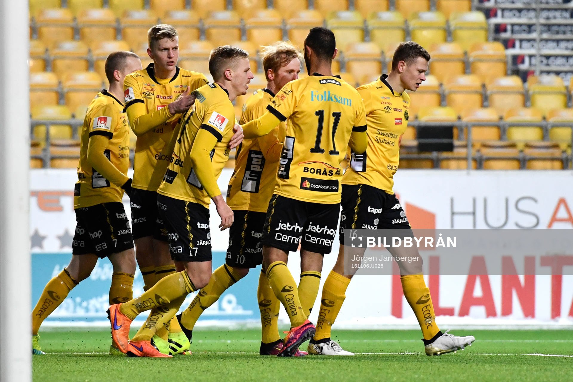 Elfsborg jublar efter 1-0 av Simon Lundevall under fotbollsmatchen i Allsvenskan mellan Elfsborg och Örebro den 6 november 2016 i BORÅS.