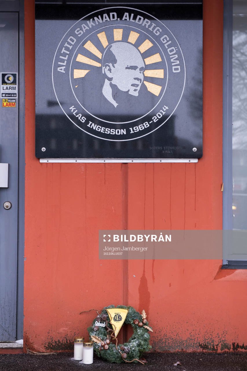 Ödeshög IK lade ner en krans vid Klas Ingessons