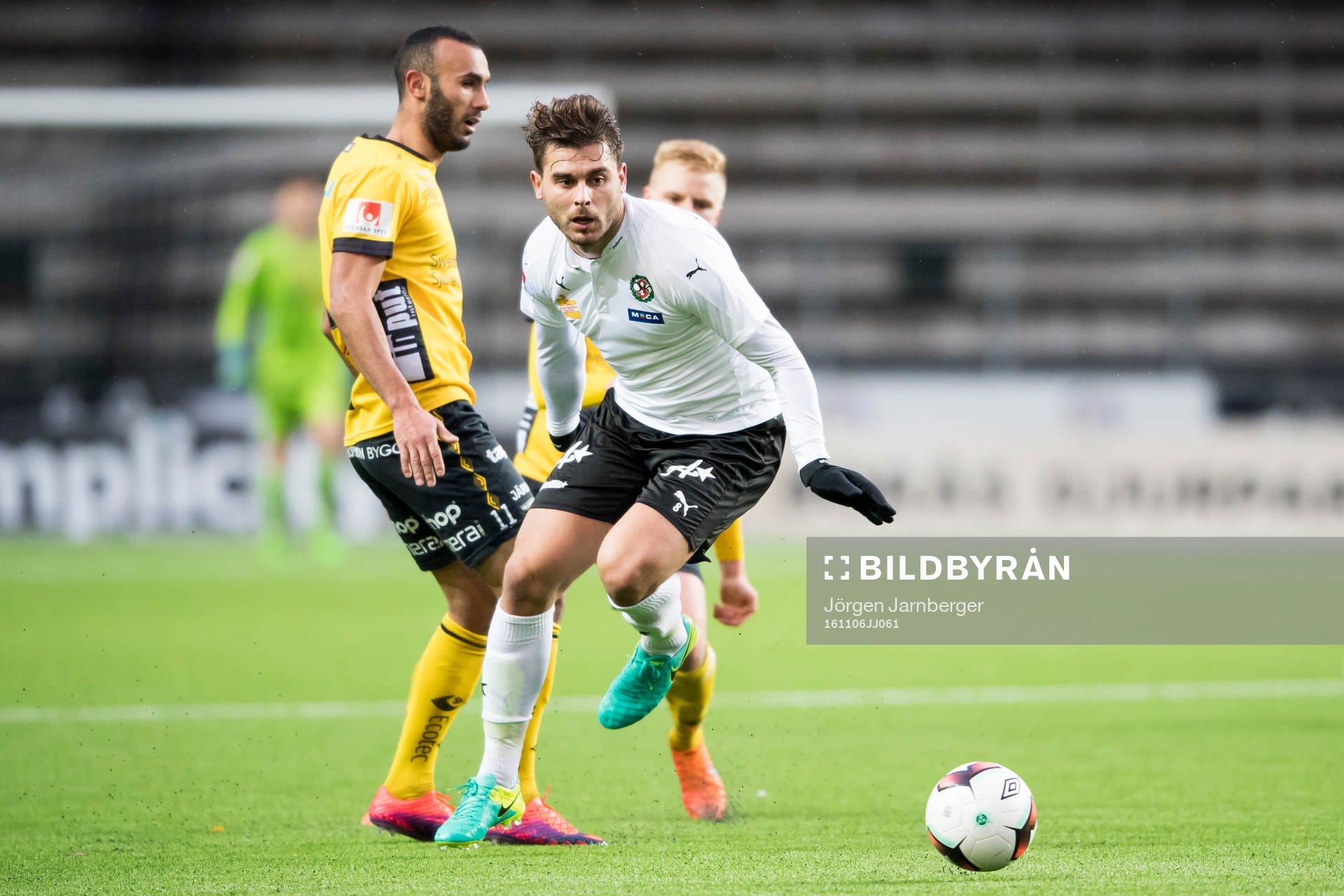 Örebros Astrit Ajdarevic och Elfsborgs Issam Jebali