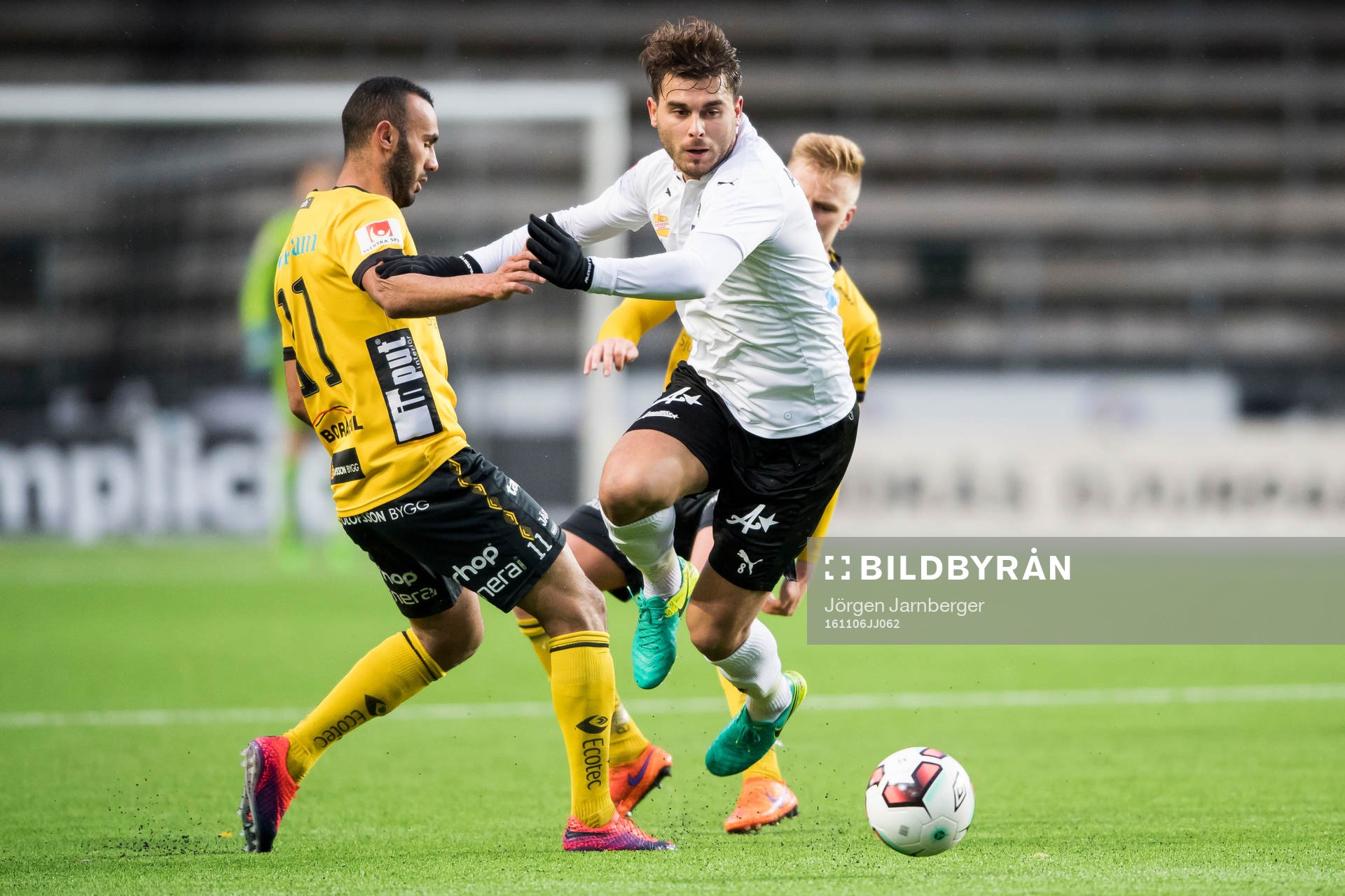 Örebros Astrit Ajdarevic och Elfsborgs Issam Jebali