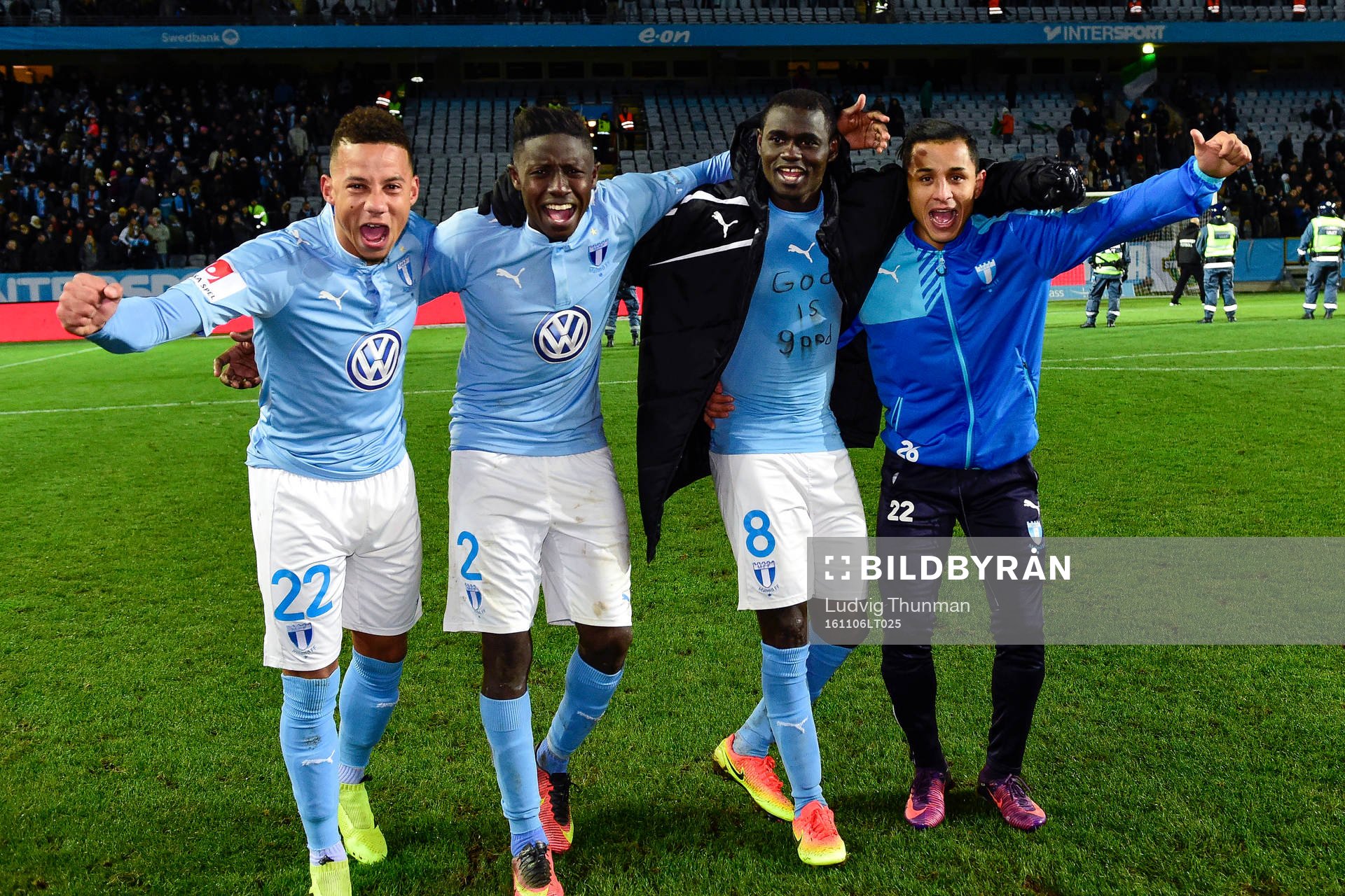 Malmö FFs Tobias Sana, Pa Konate och Enock Kofi Adu jublar