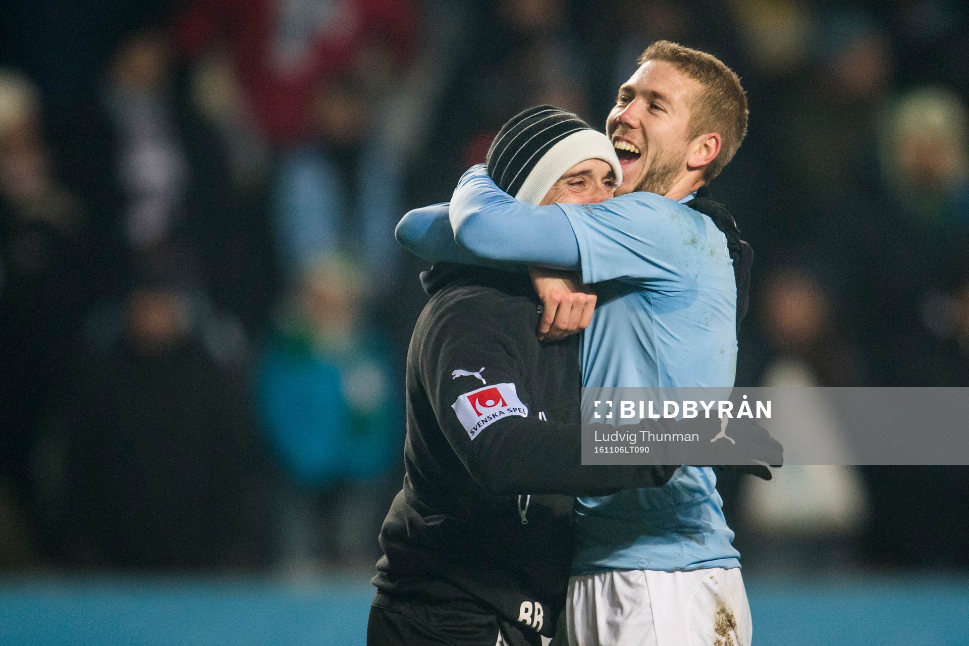 Malmö FFs Anton Tinnerholm kramar om fystränaren Ben Rosen
