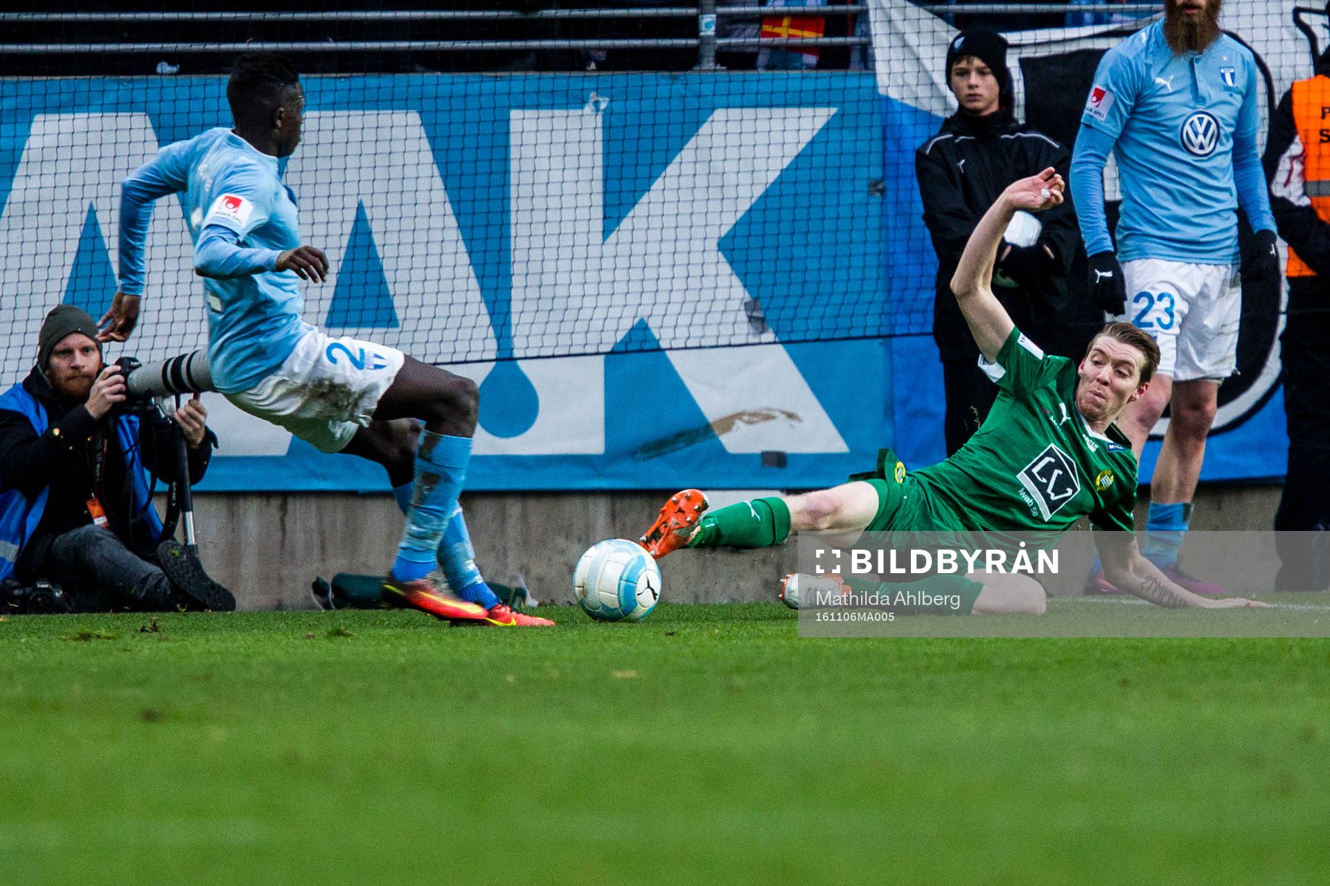 Malmö FFs Pa Konate och Hammarbys Birkir Már Saevarsson