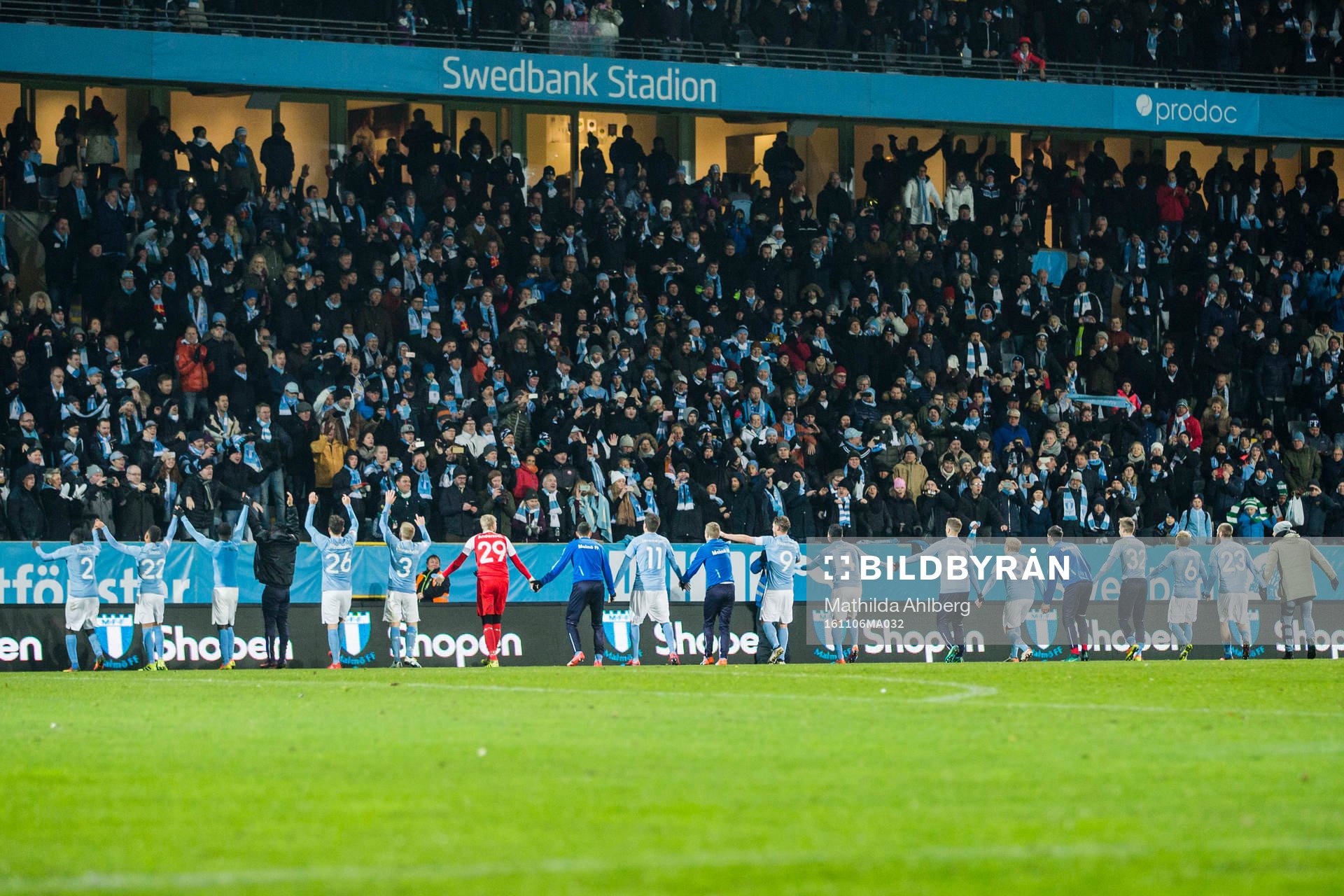 Malmö FFs spelare jublar mot publiken