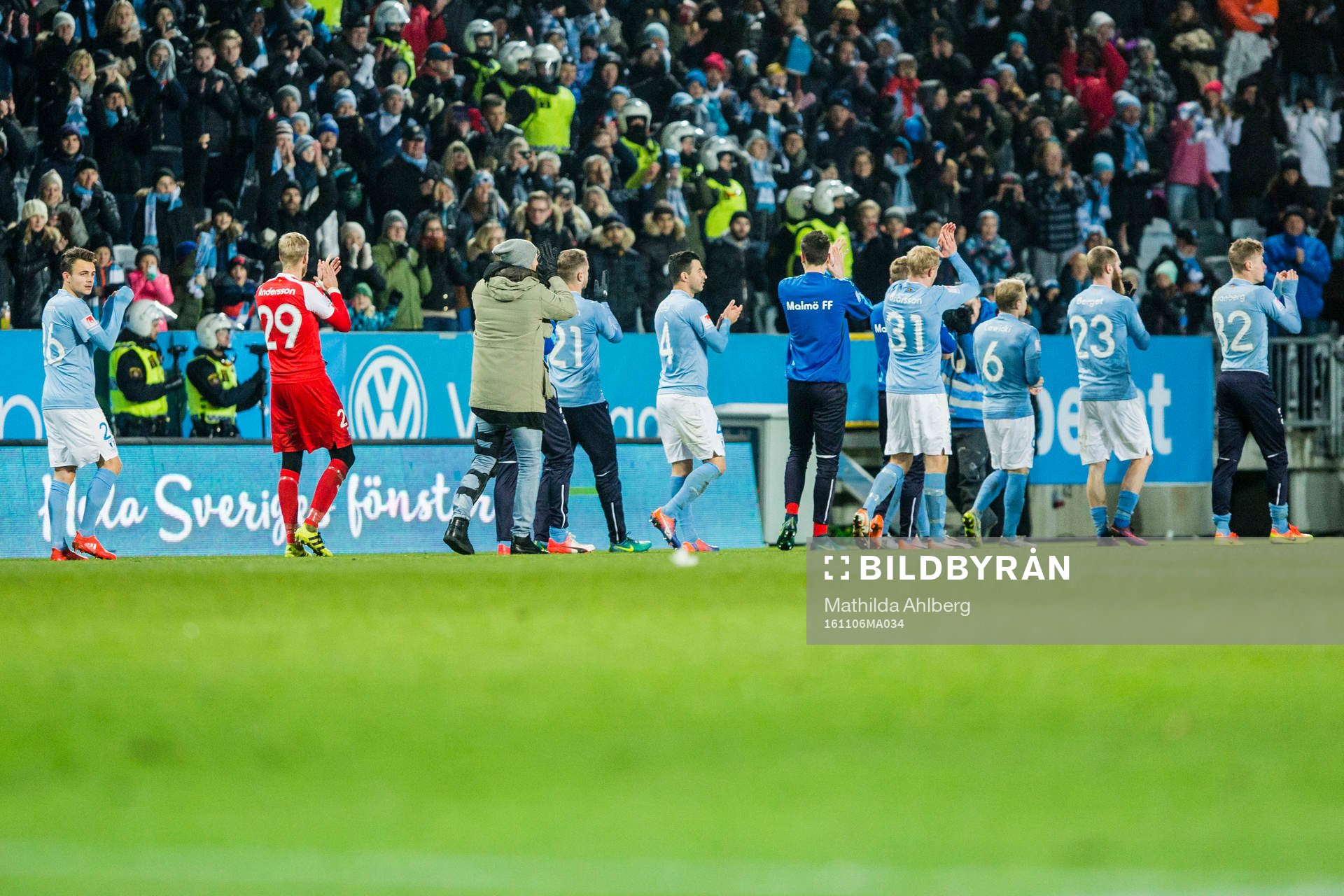 Malmö FFs spelare jublar mot publiken