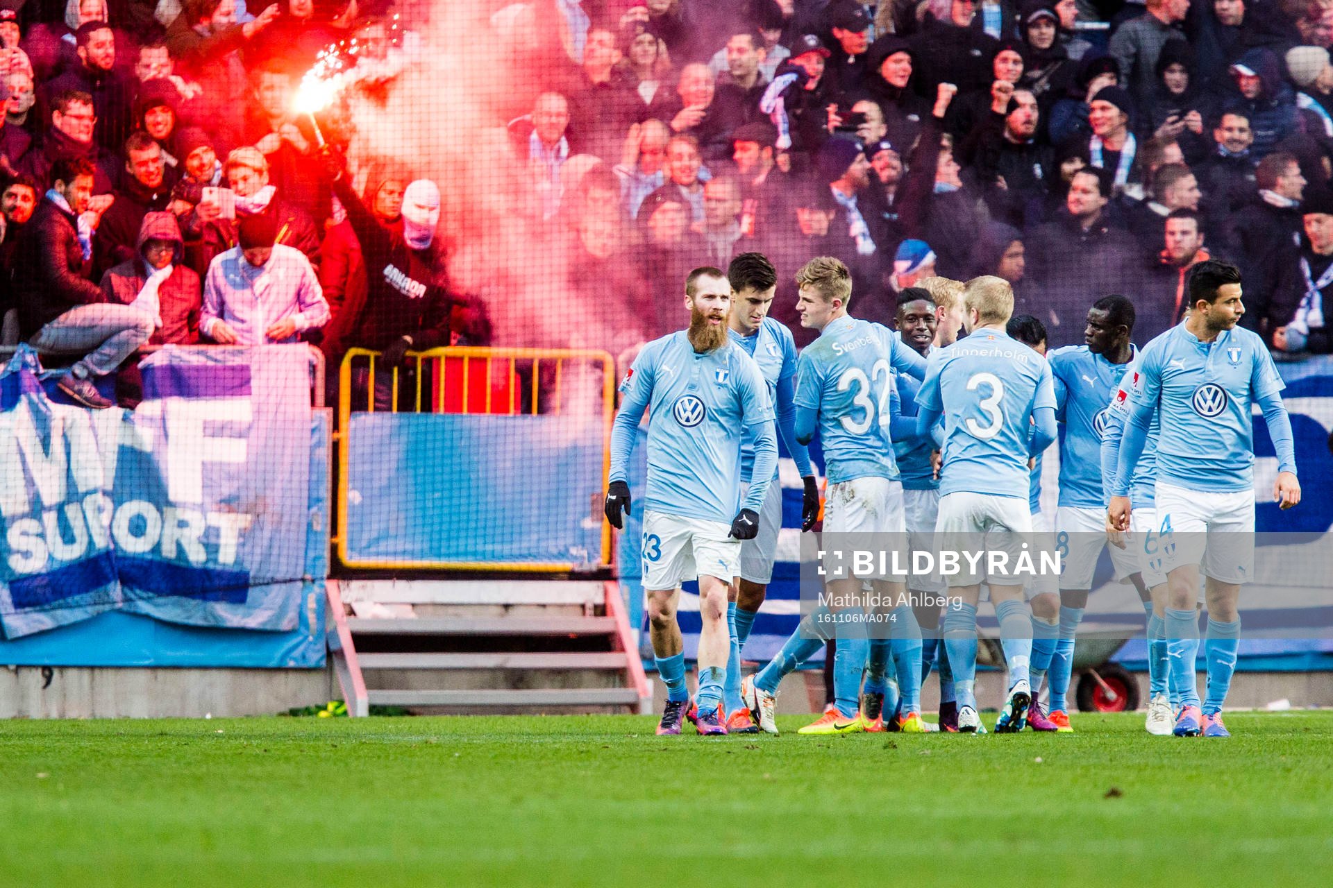 Malmö FFs Jo Inge Berget jublar med lagkamrater
