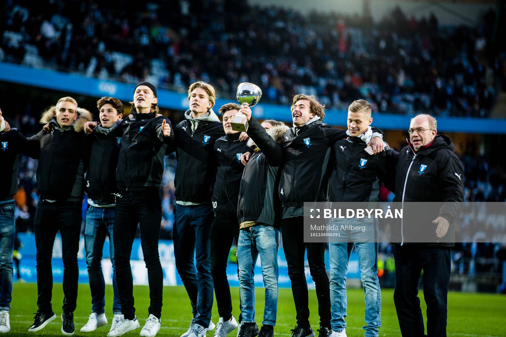 Malmö FFs U19 lag jublar över sin seger i U19 allsvenskan under halvleken i fotbollsmatchen i Allsvenskan mellan Malmö FF och Hammarby den 6 november 2016 i Malmö.