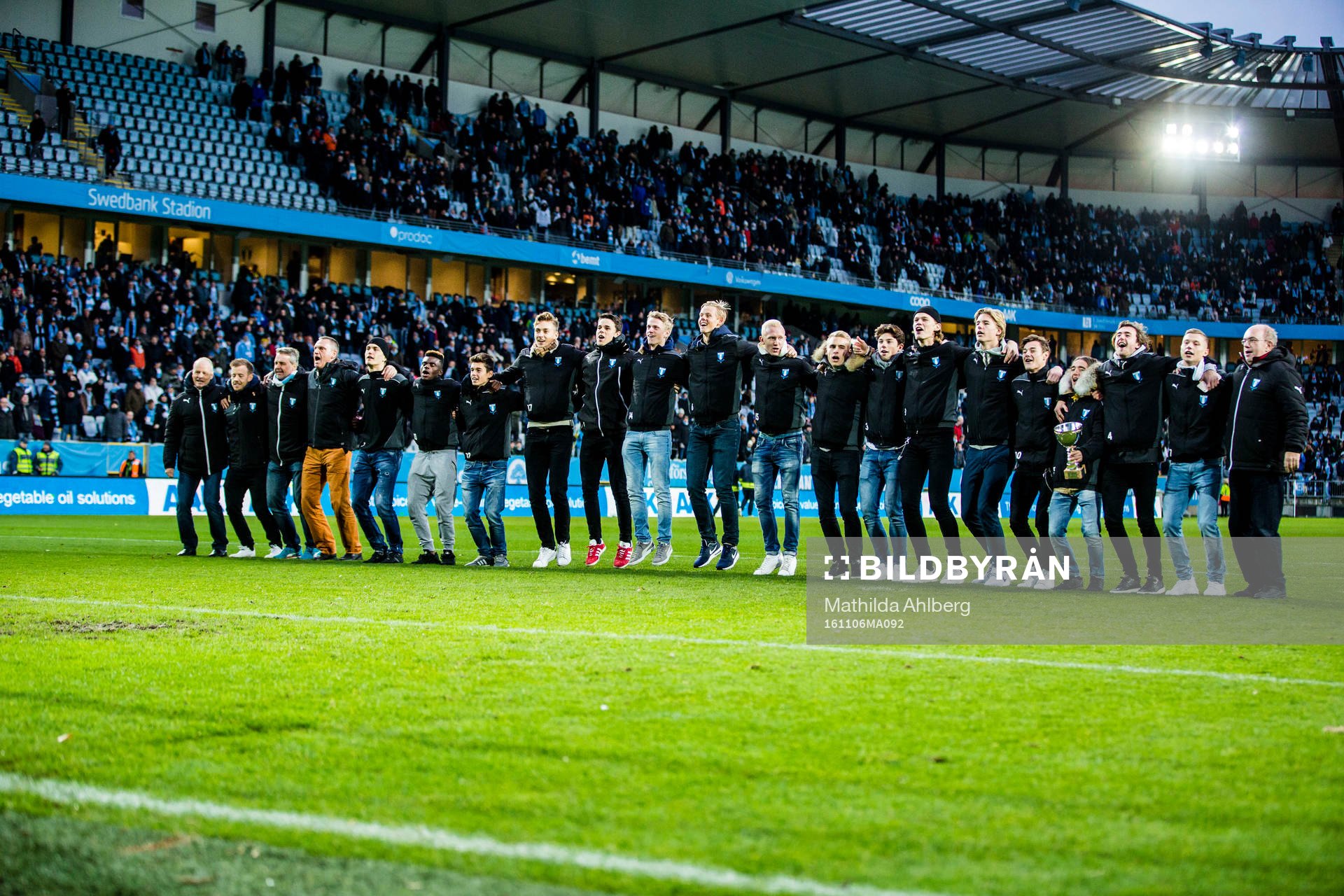 Malmö FFs U19 lag jublar över sin seger i U19 allsvenskan