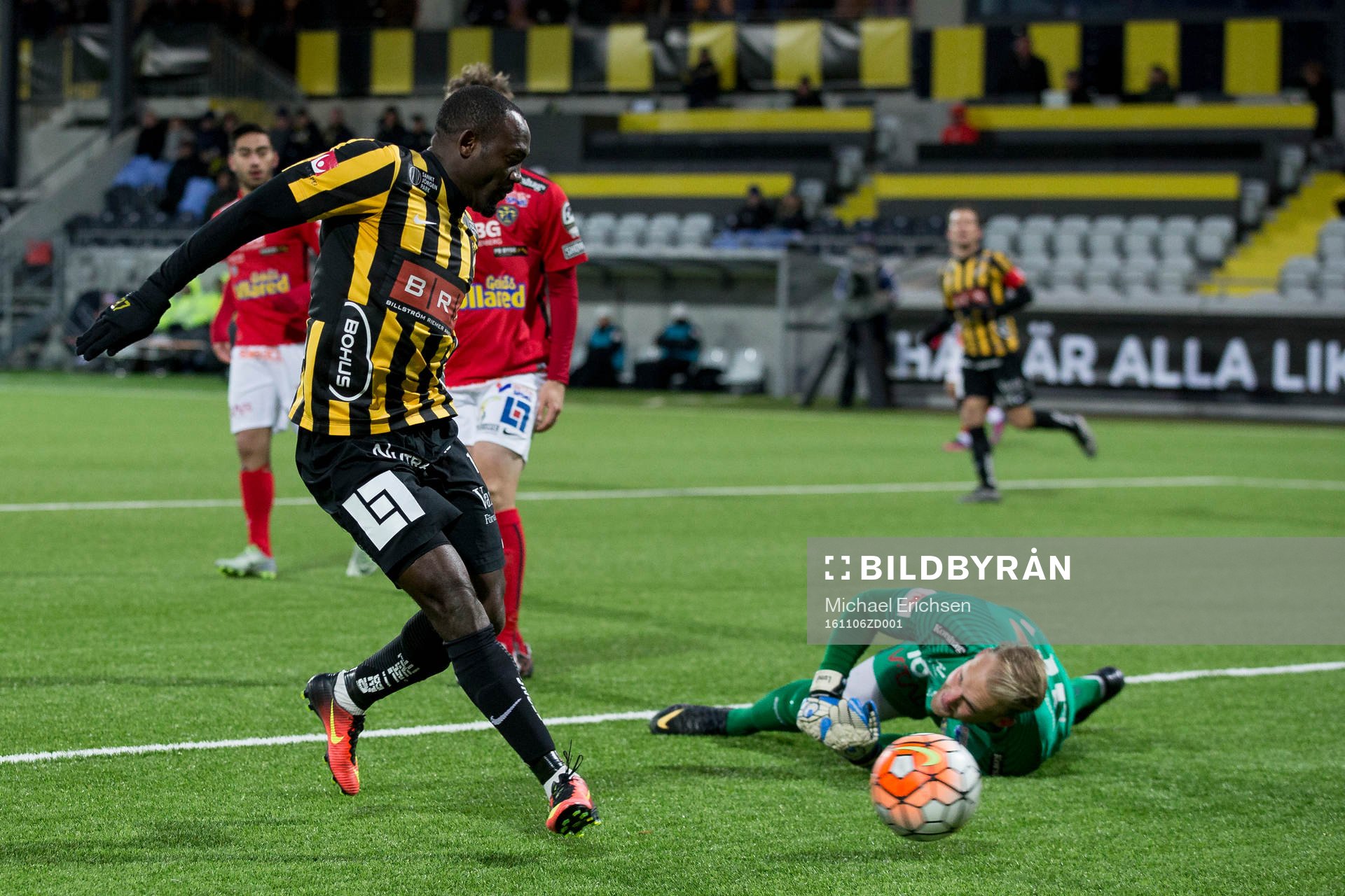 Häckens John Owoeri skjuter 6-0