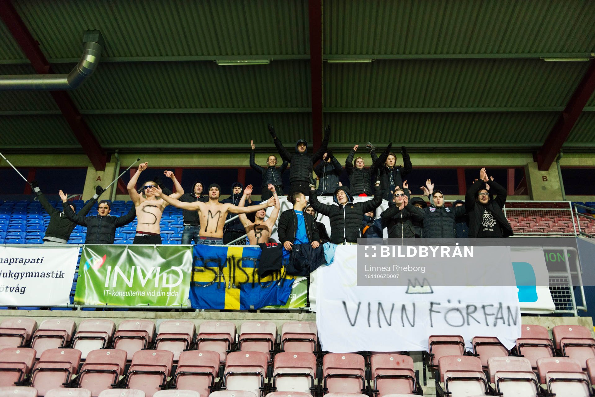 Eskilstunas fans sjunger