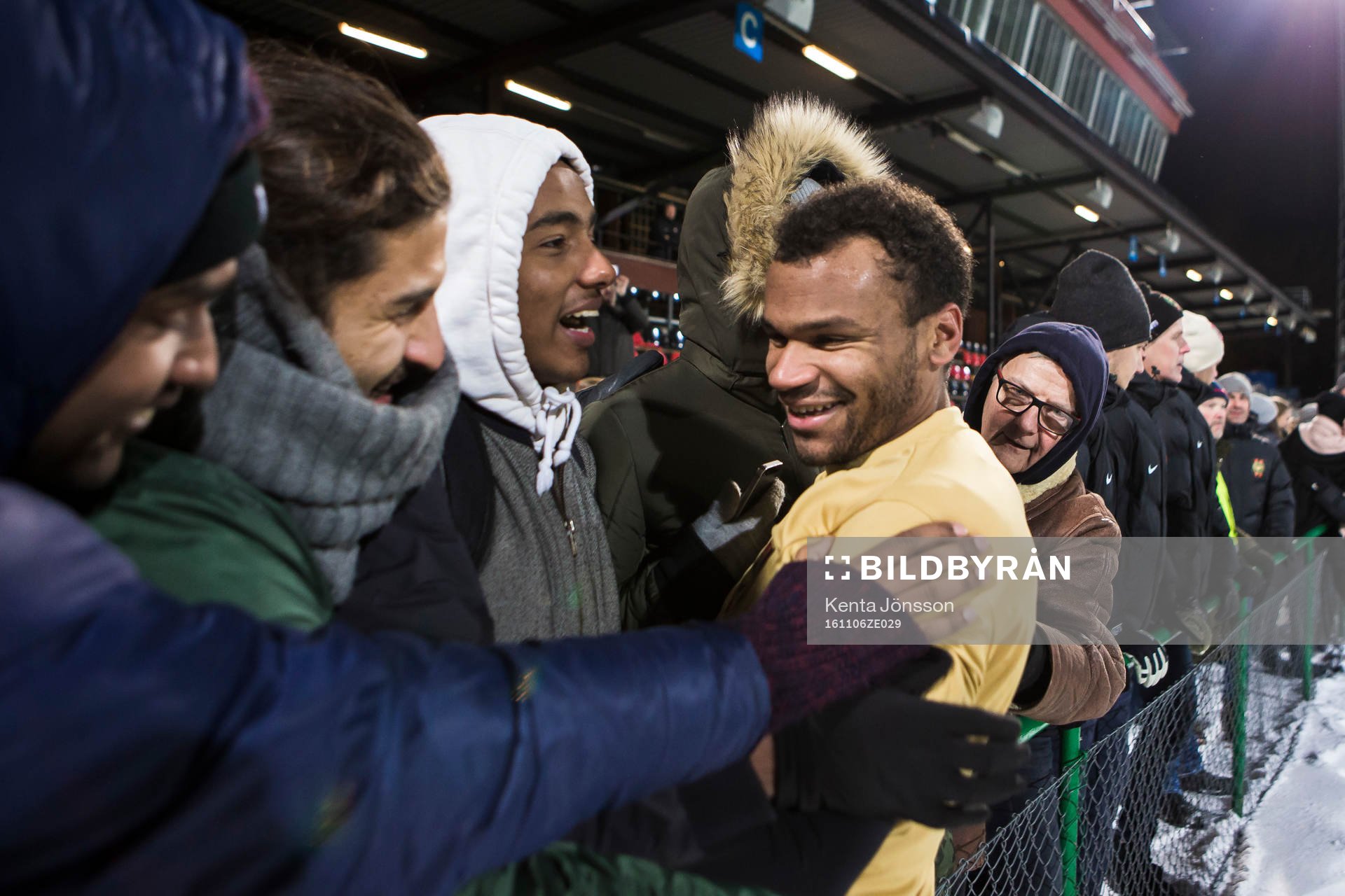 Brommapojkarnas Serge-Junior Martinsson Ngouali supportrar