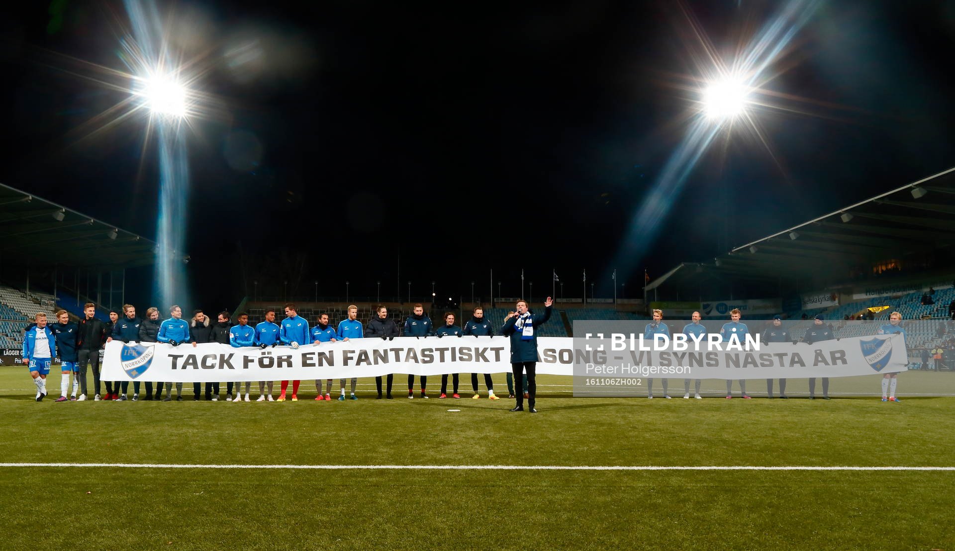 Norrköpings tränare Jens Gustafsson tackar publiken