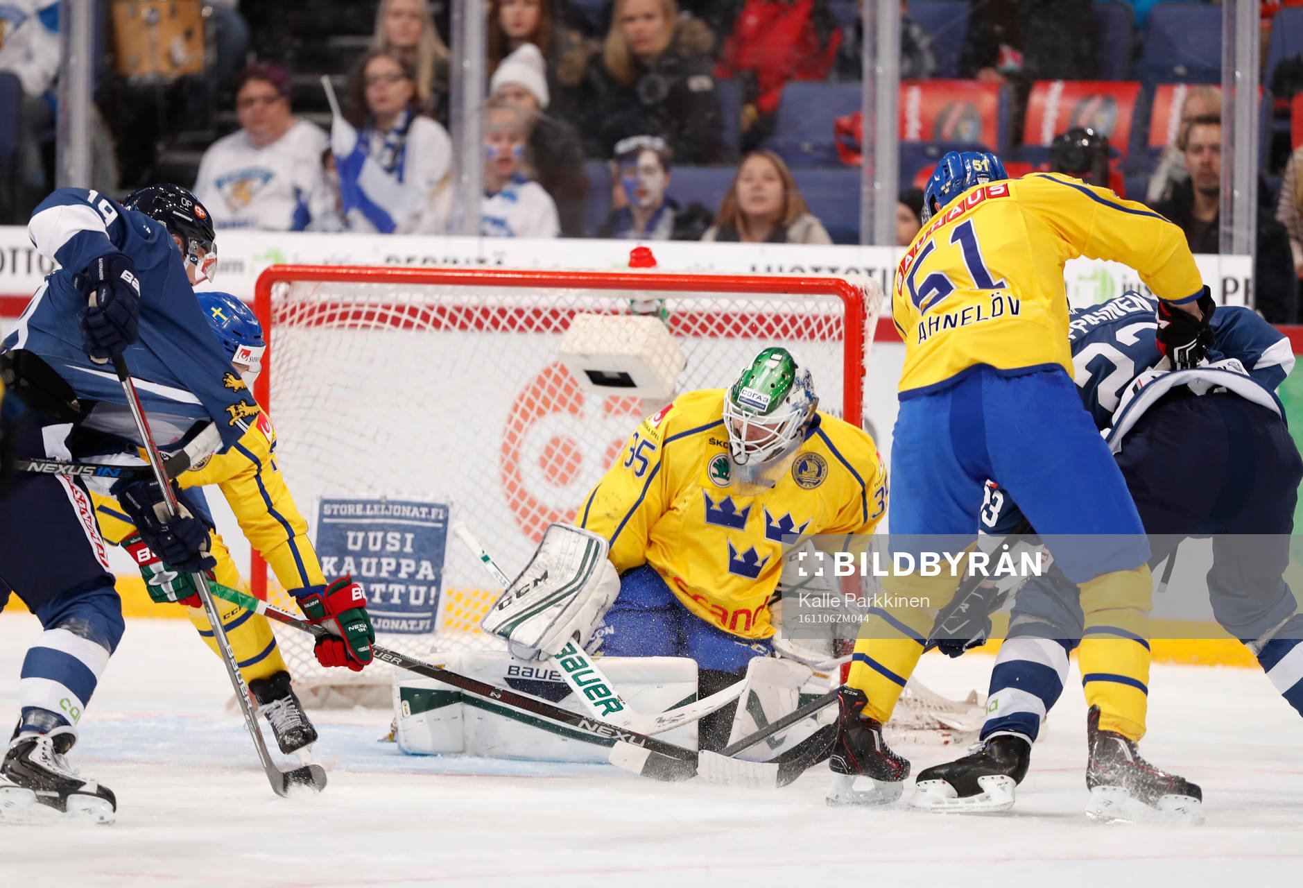Sweden¥s goalie Niklas Svedberg and Sweden¥s Jonas