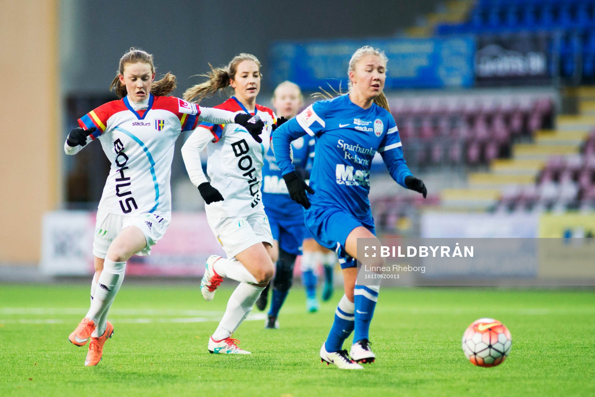 Hovås Billdals Melissa Davin och Sofie Ask försöker