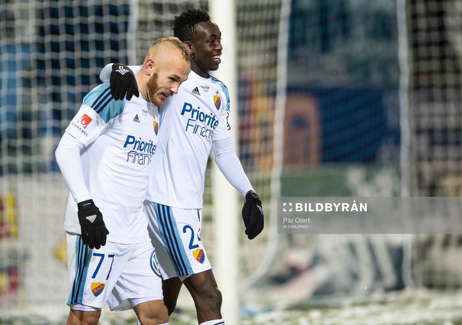 Djurgårdens Magnus Eriksson och Philana Tinotenda Kadewere
