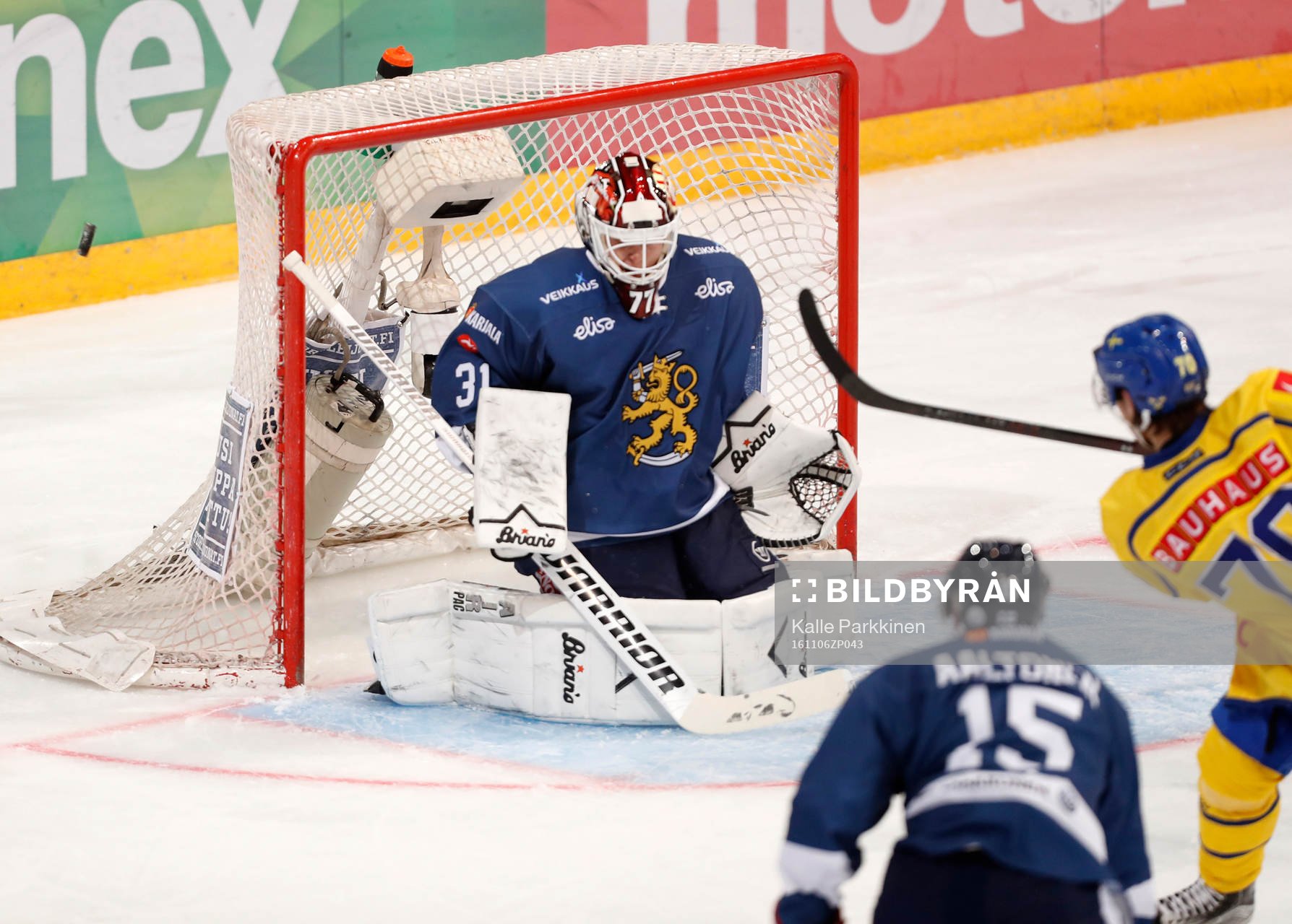Finland¥s goalie Juha Metsola
