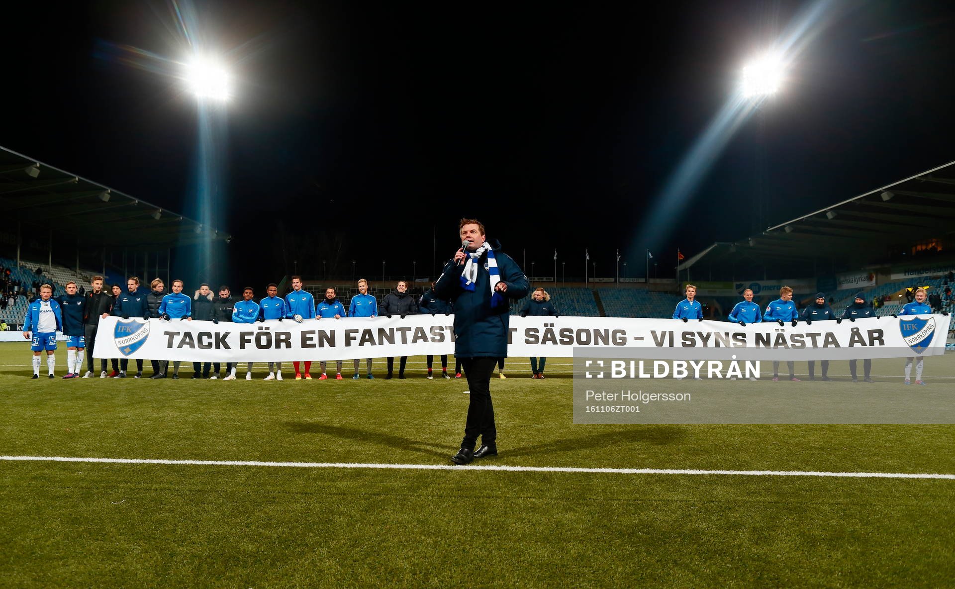 Norrköpings tränare Jens Gustafsson tackar publiken