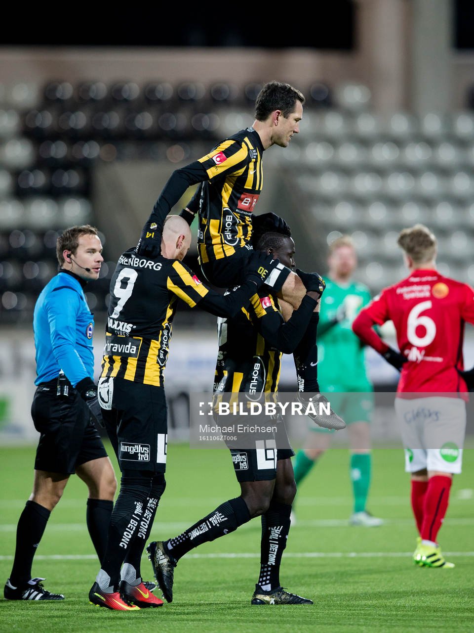 Häckens Martin Ericsson hyllas och lyfts av när han blir