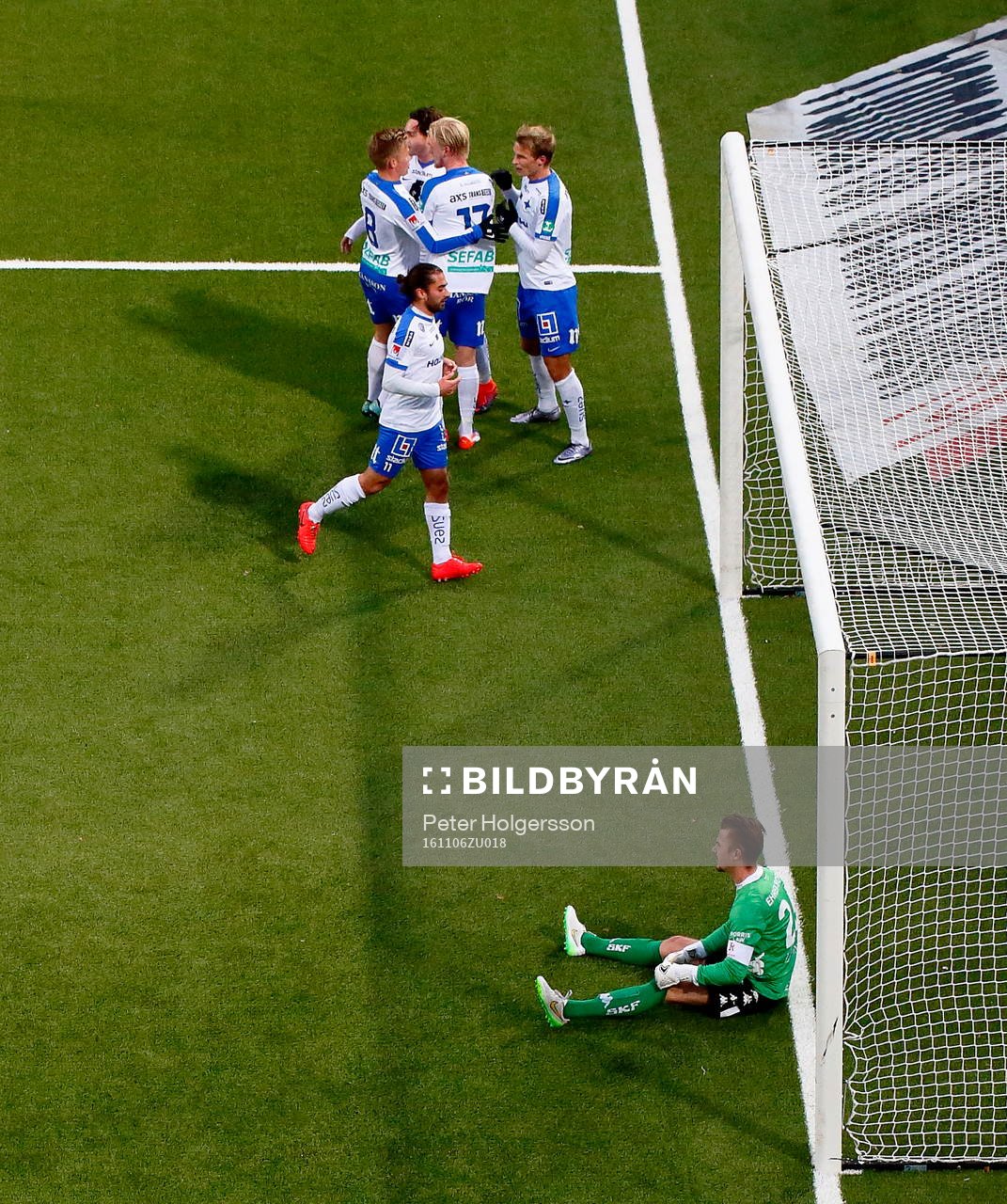 Norrköpings spelare jublar och IFK Göteborgs målvakt