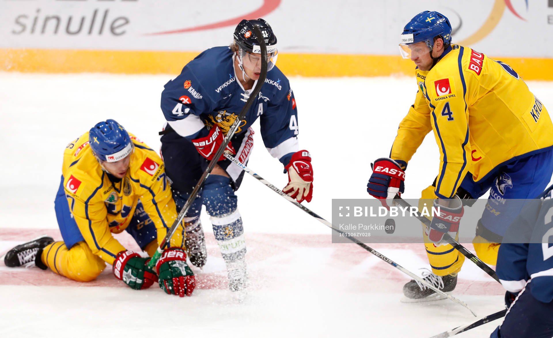 Sweden¥s Henrik Tömmernes, Finland¥s Tommi Kivistö and