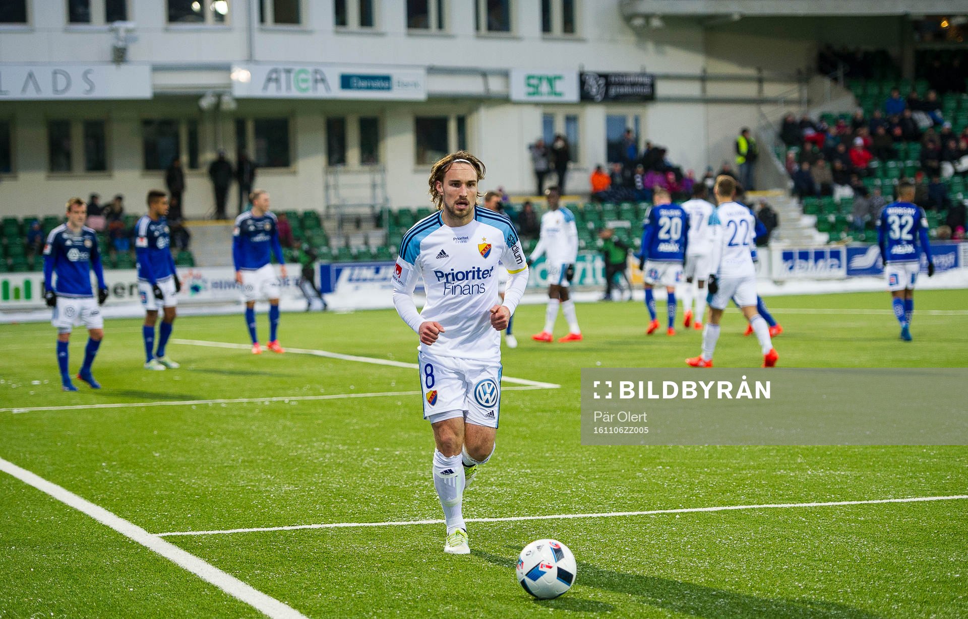 Djurgårdens Kevin Walker påväg att slå hörna