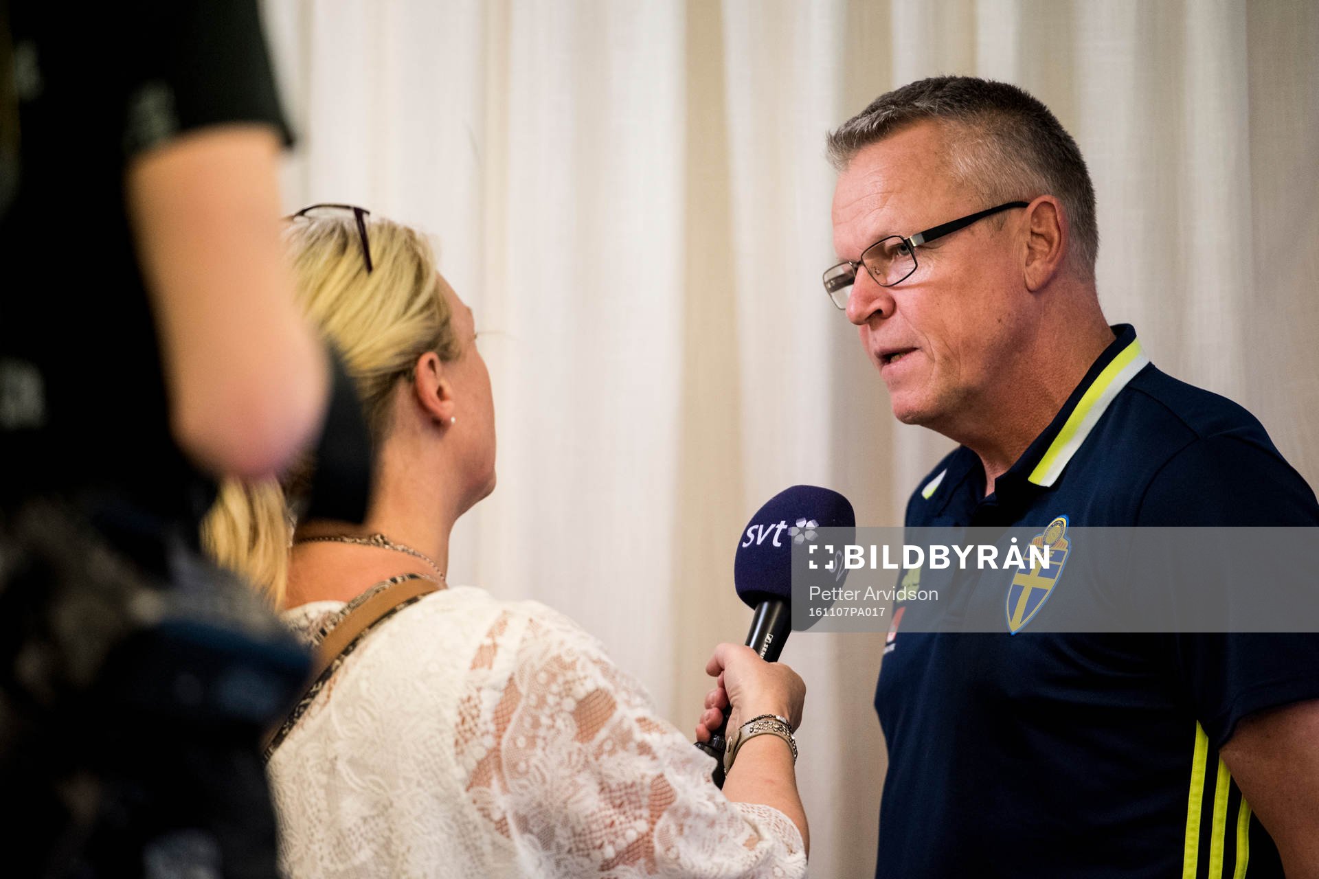 Sveriges förbundskapten Janne Andersson blir intervjuad