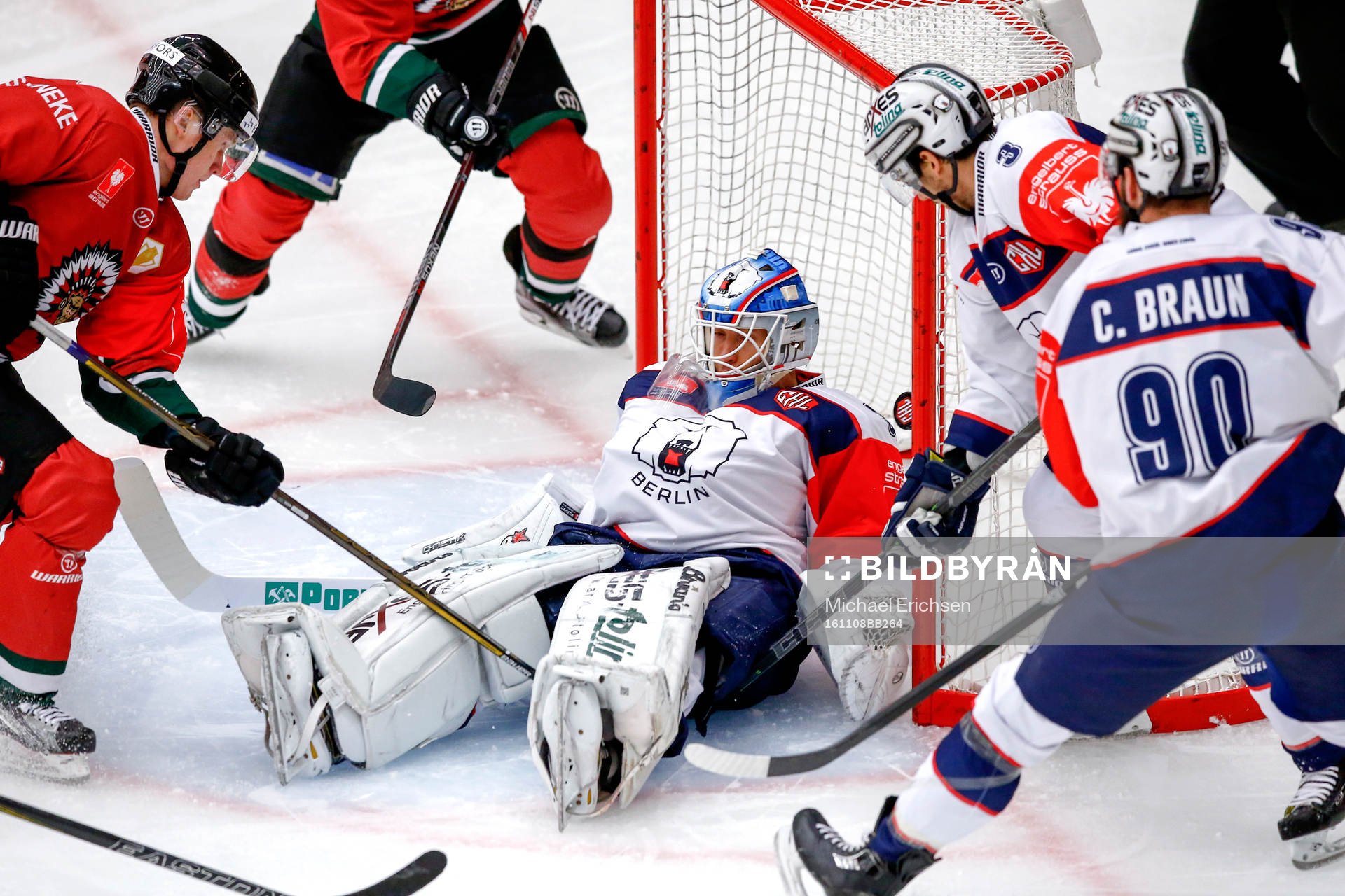 Frölundas Carl Grundström gör 1-0 bakom Eisbären