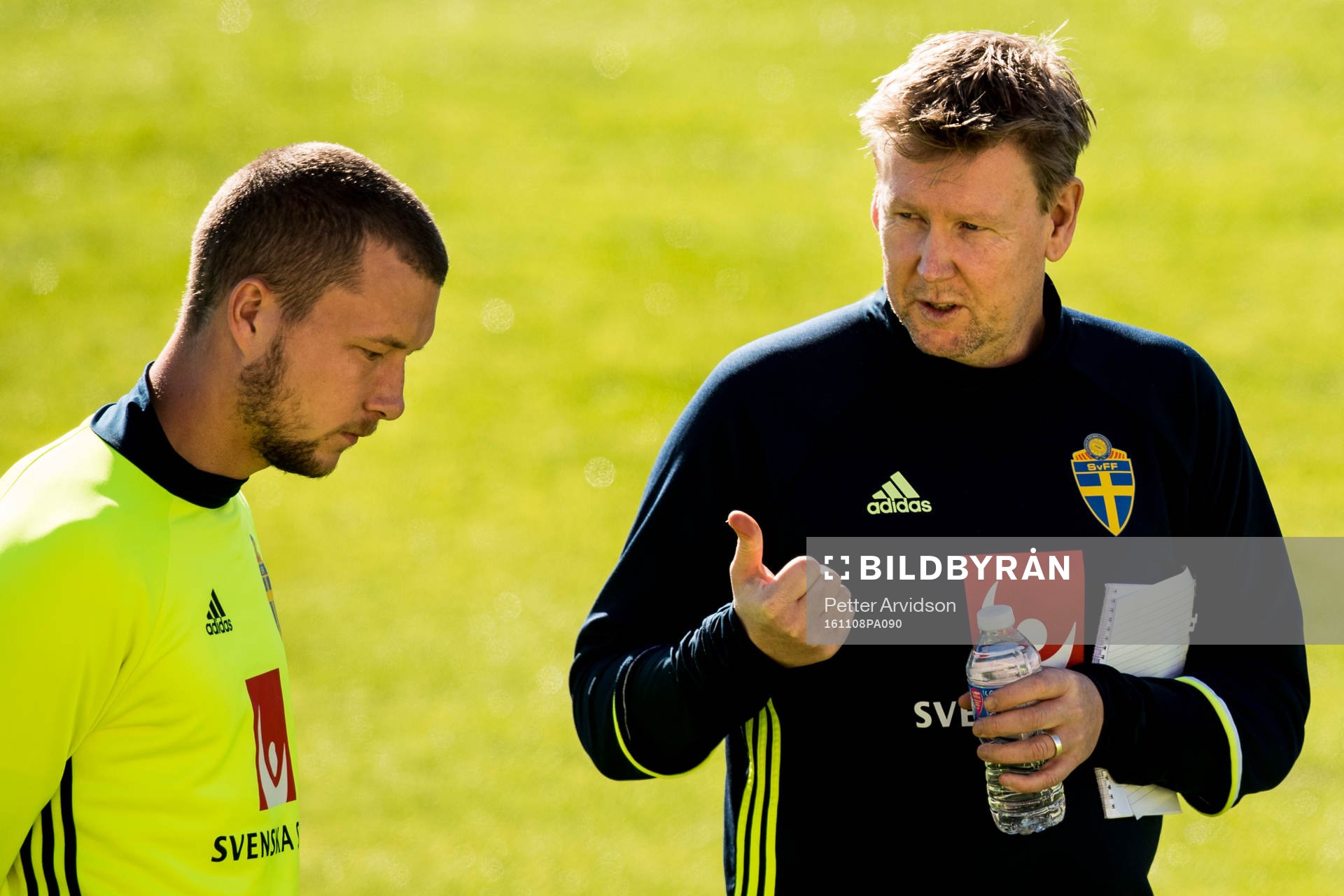 Jakob Johansson och assisterande förbundskapten Peter