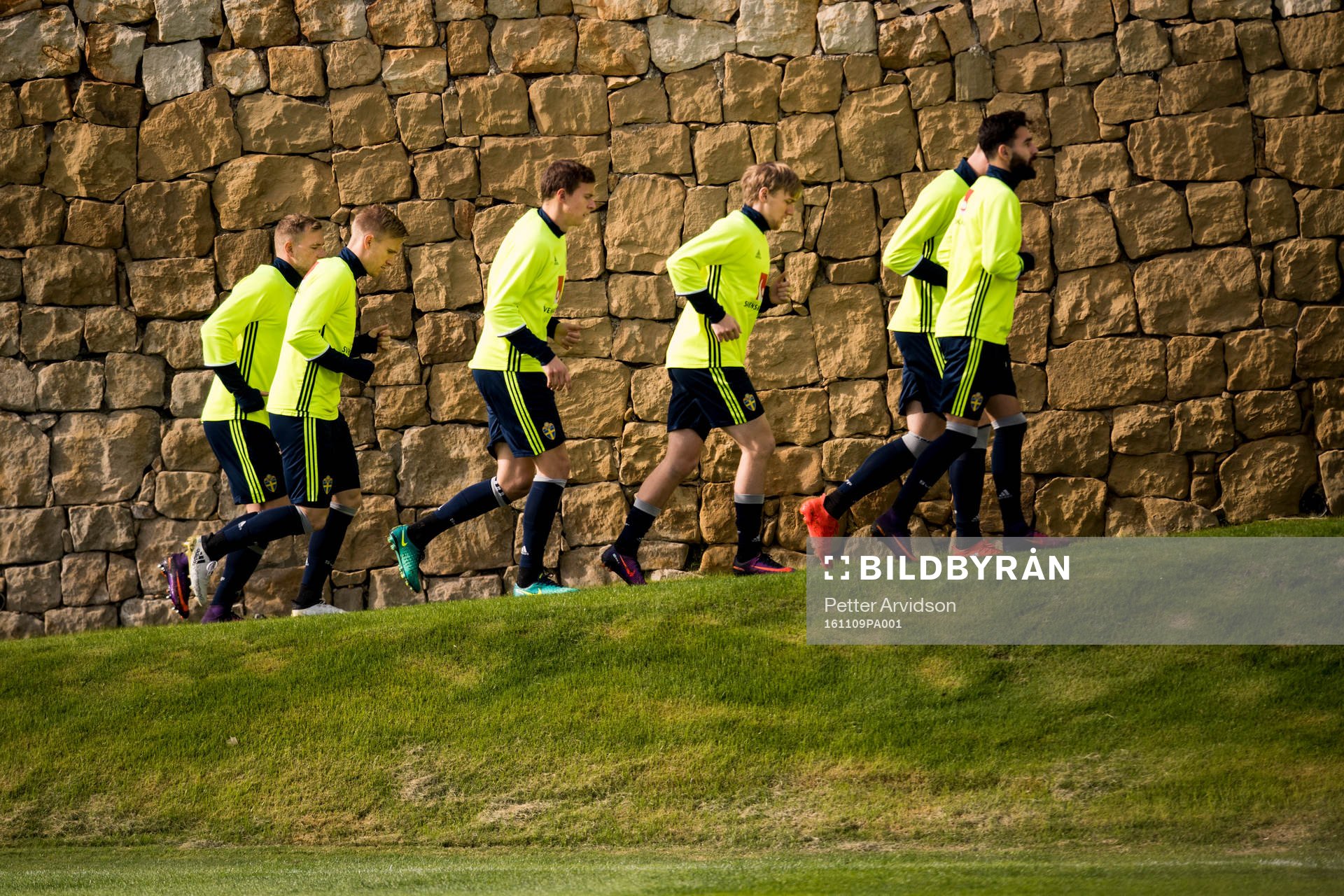 John Guidetti, Oscar Wendt, Victor Nilsson Lindelöf, Emil Forsberg och Jimmy Durmaz under en träning med Sveriges fotbollslandslag den 9 november 2016 i Marbella.