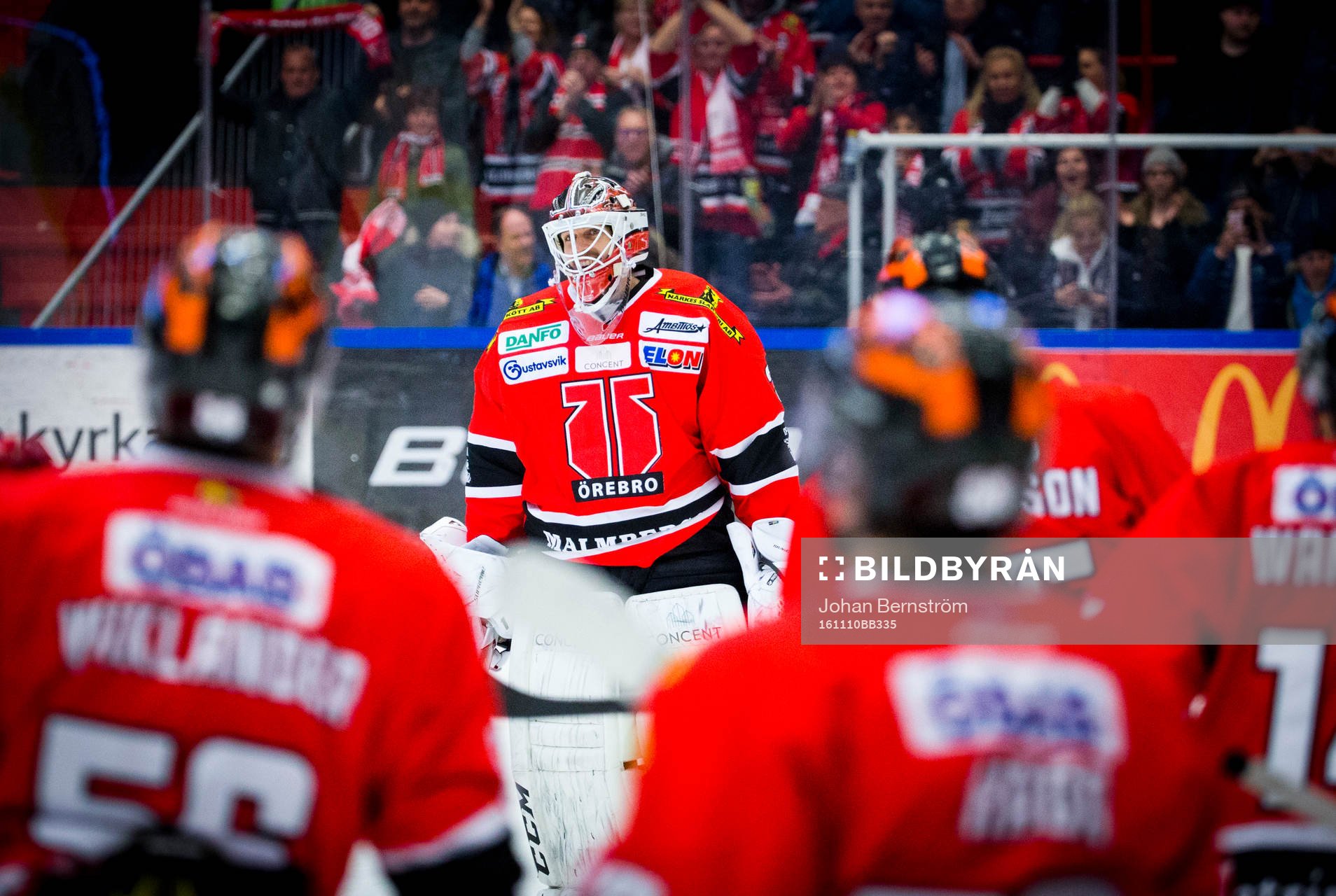 Örebros målvakt Axel Brage är glad