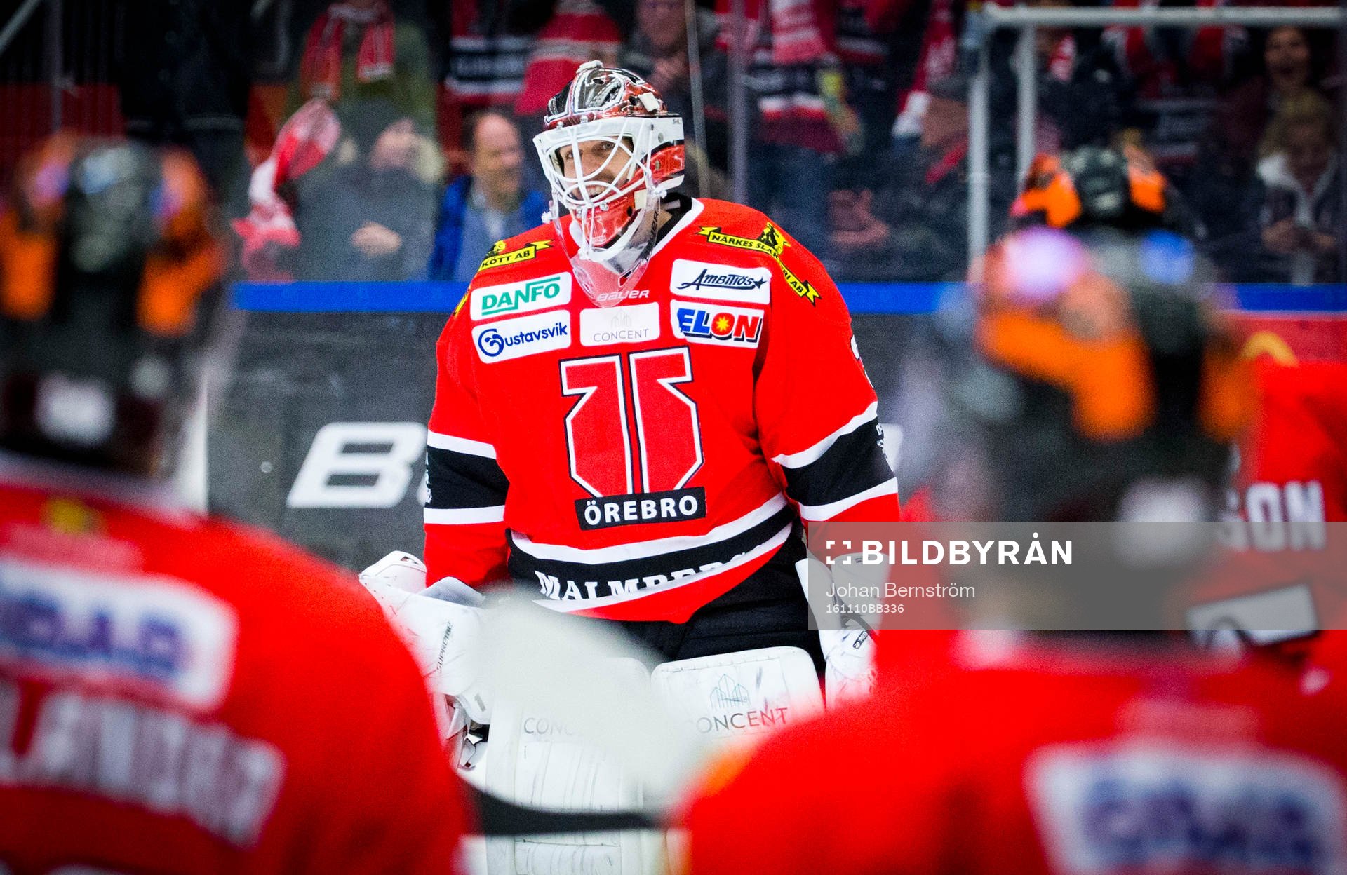 Örebros målvakt Axel Brage är glad
