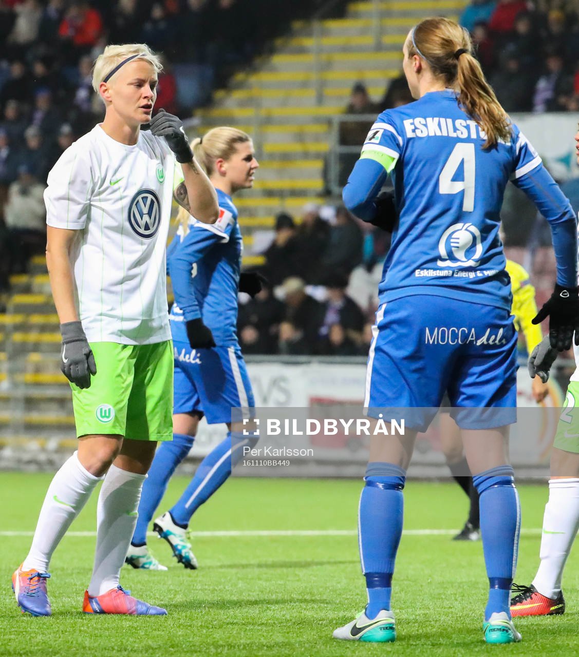 Eskilstuna Uniteds Louise Quinn och Wolfsburgs Nilla
