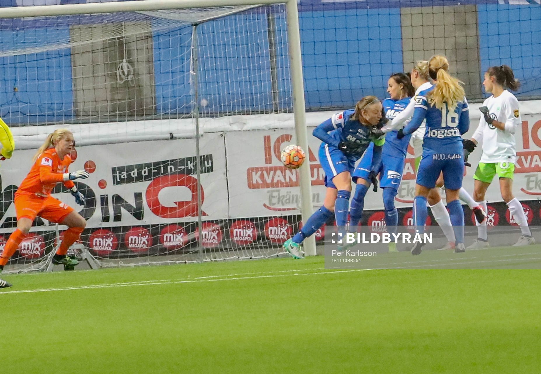 Wolfsburgs Zsanett Jakabfi gör 2-0 målet