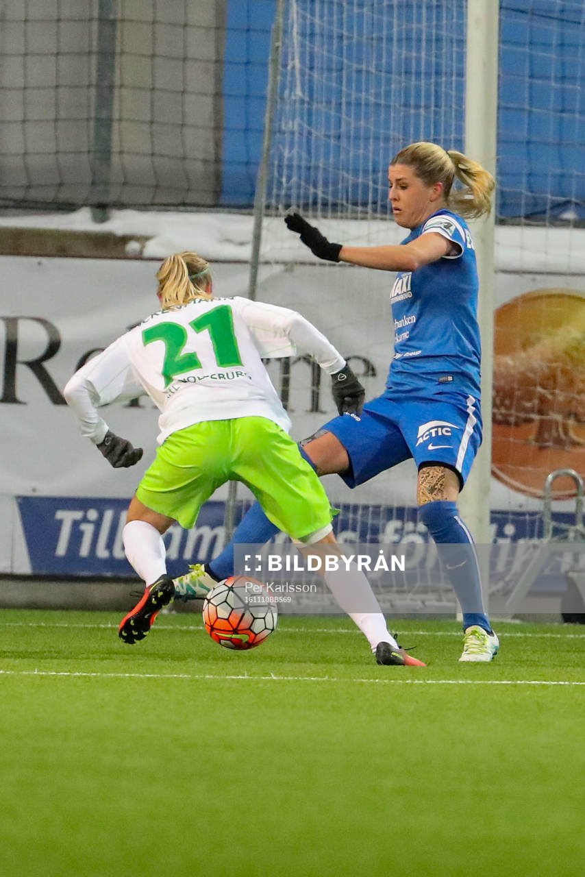 Eskilstuna Uniteds Olivia Schough och Wolfsburgs Lara