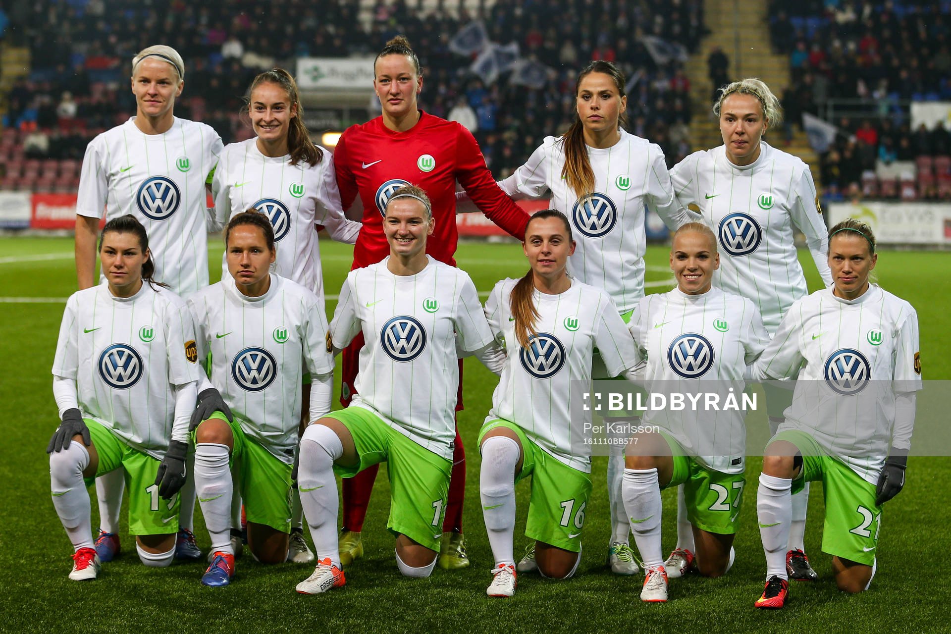 Wolfsburgs startelva innan fotbollsmatchen i Champions