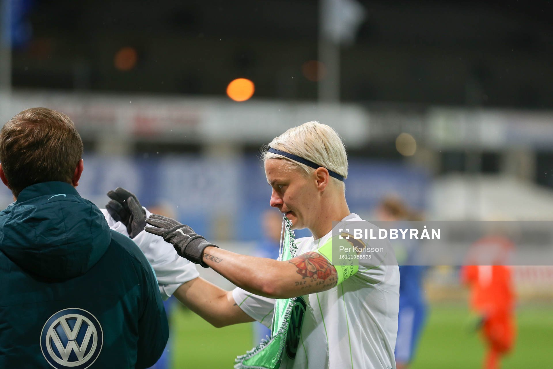 Wolfsburgs Nilla Fischer innan fotbollsmatchen i Champions