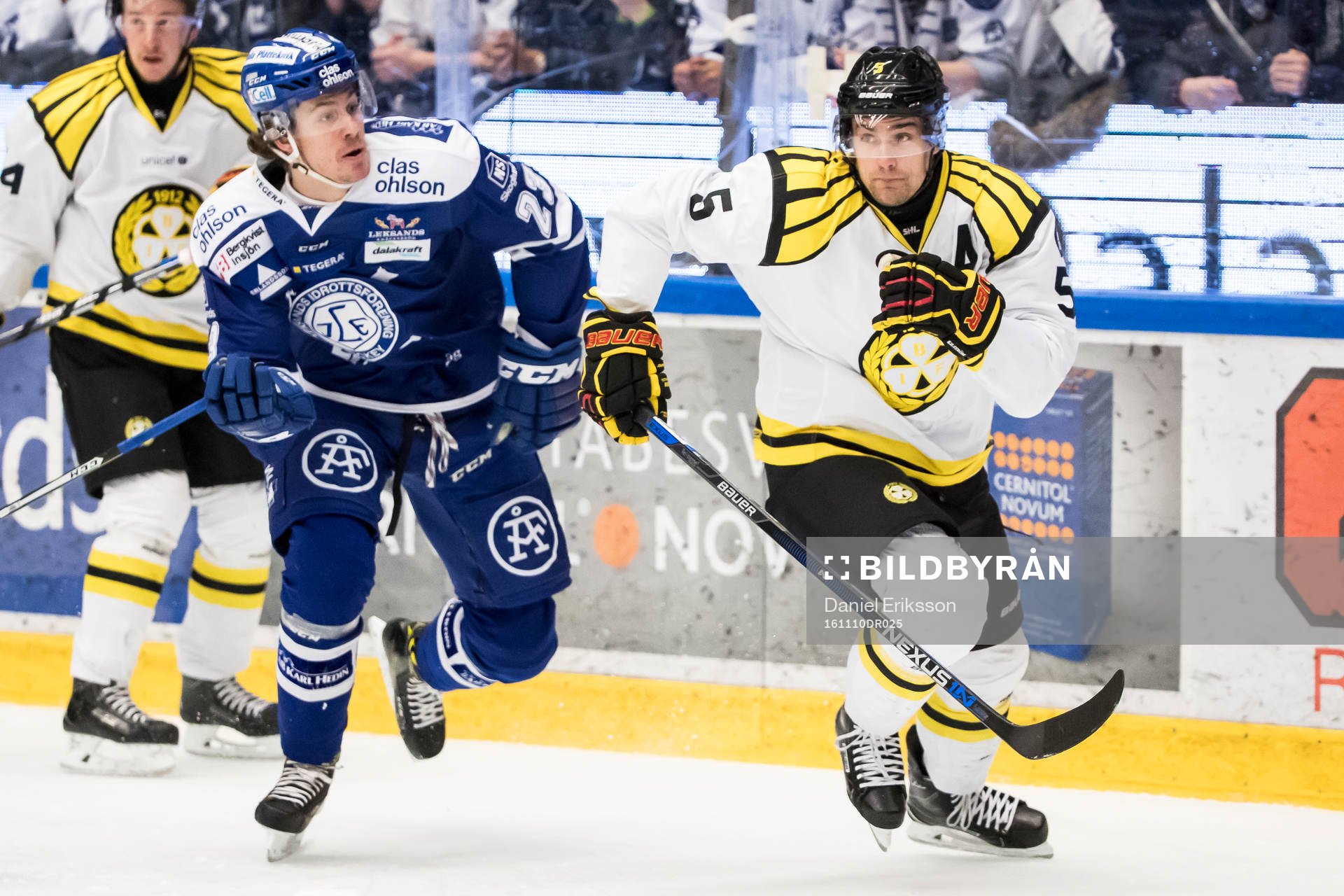 Leksands Sondre Olden jagar Brynäs Lukas Kilström  i