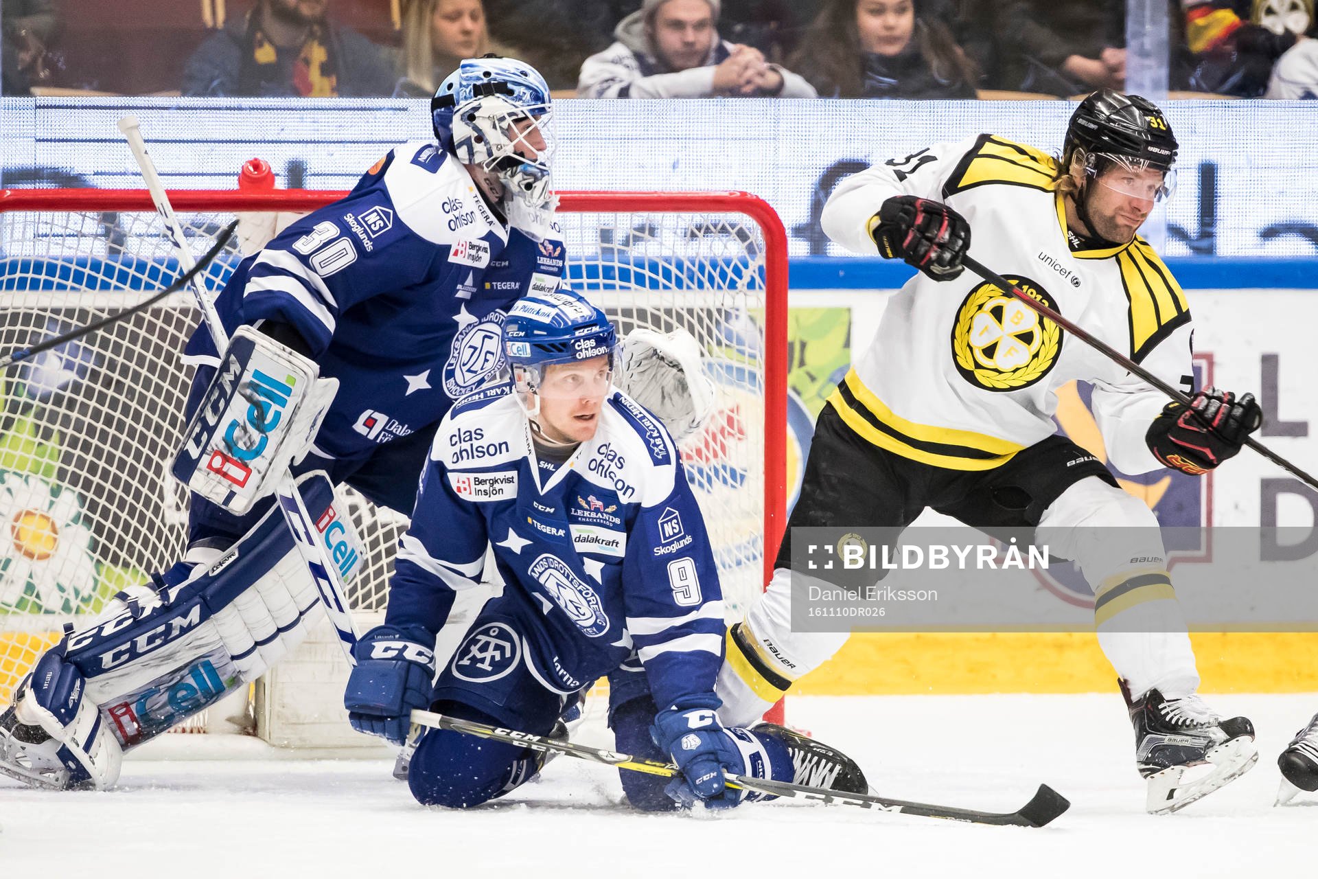 Leksands Lukas Ericsson på knä framför Leksands målvakt