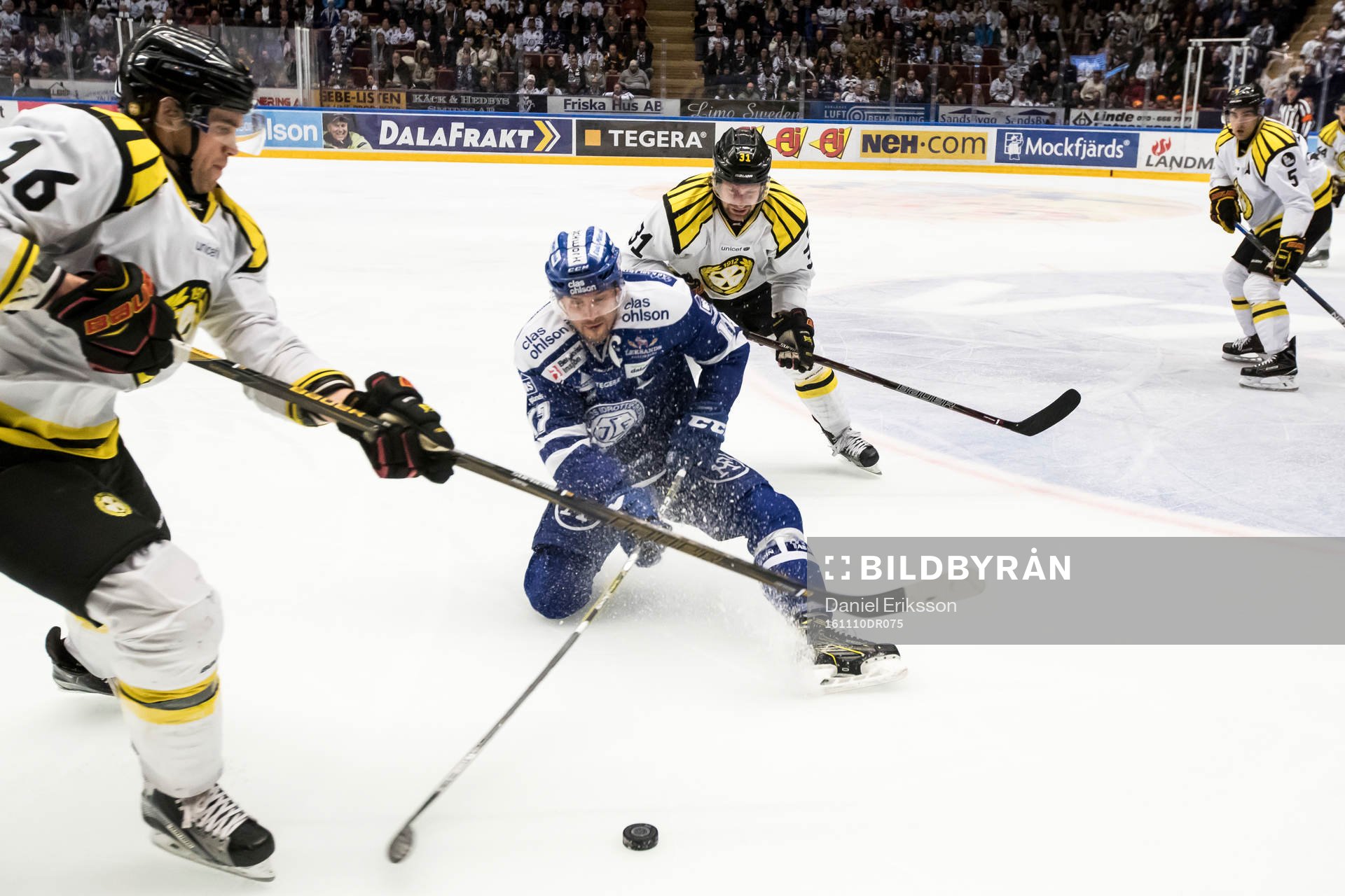 Brynäs Daniel Paille och Leksands Jesper Ollas i kamp om