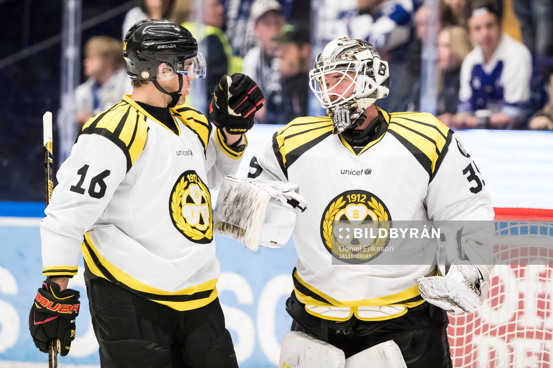 Brynäs Daniel Paille gratulerar Brynäs målvakt David