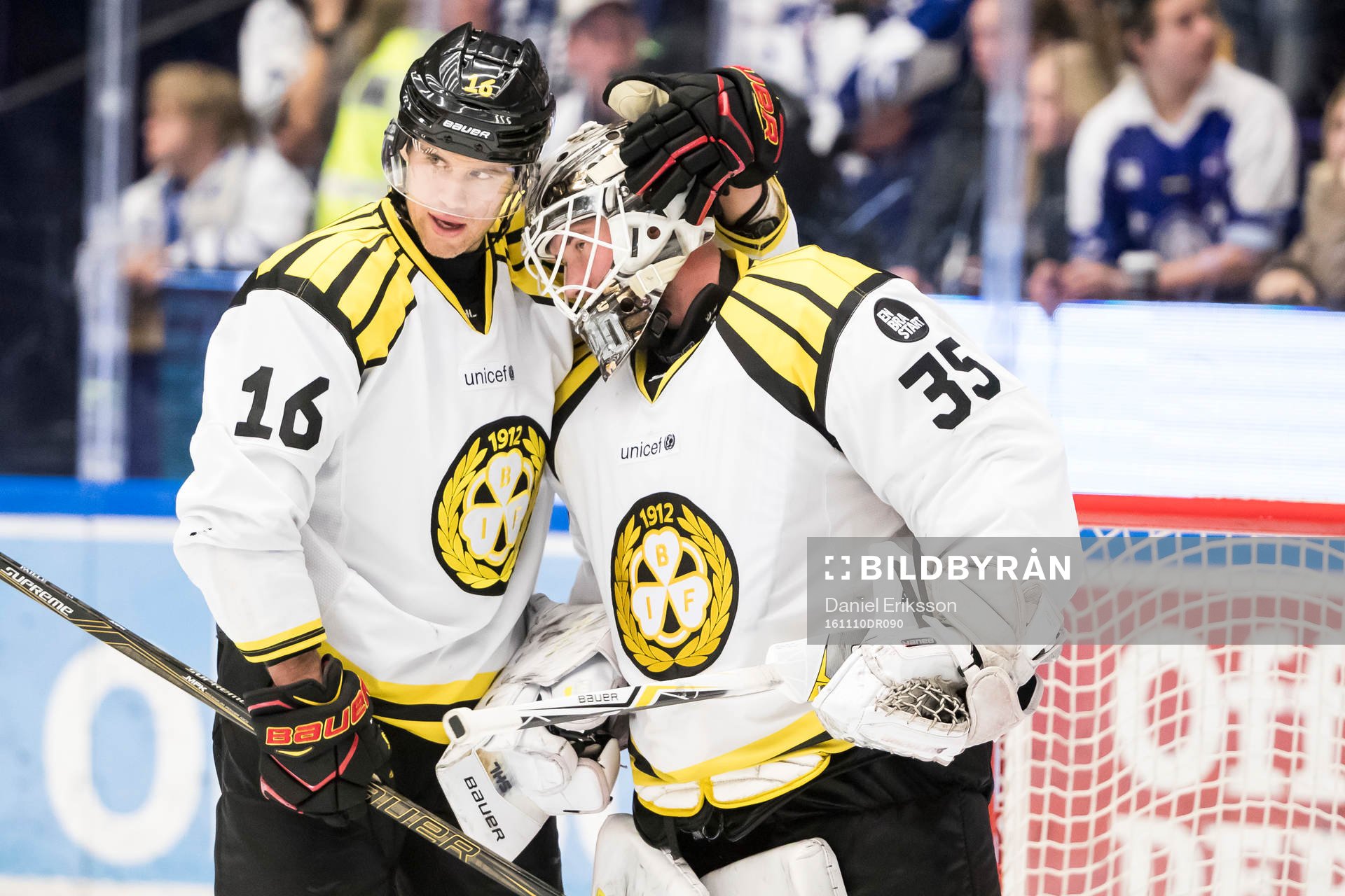 Brynäs Daniel Paille gratulerar Brynäs målvakt David