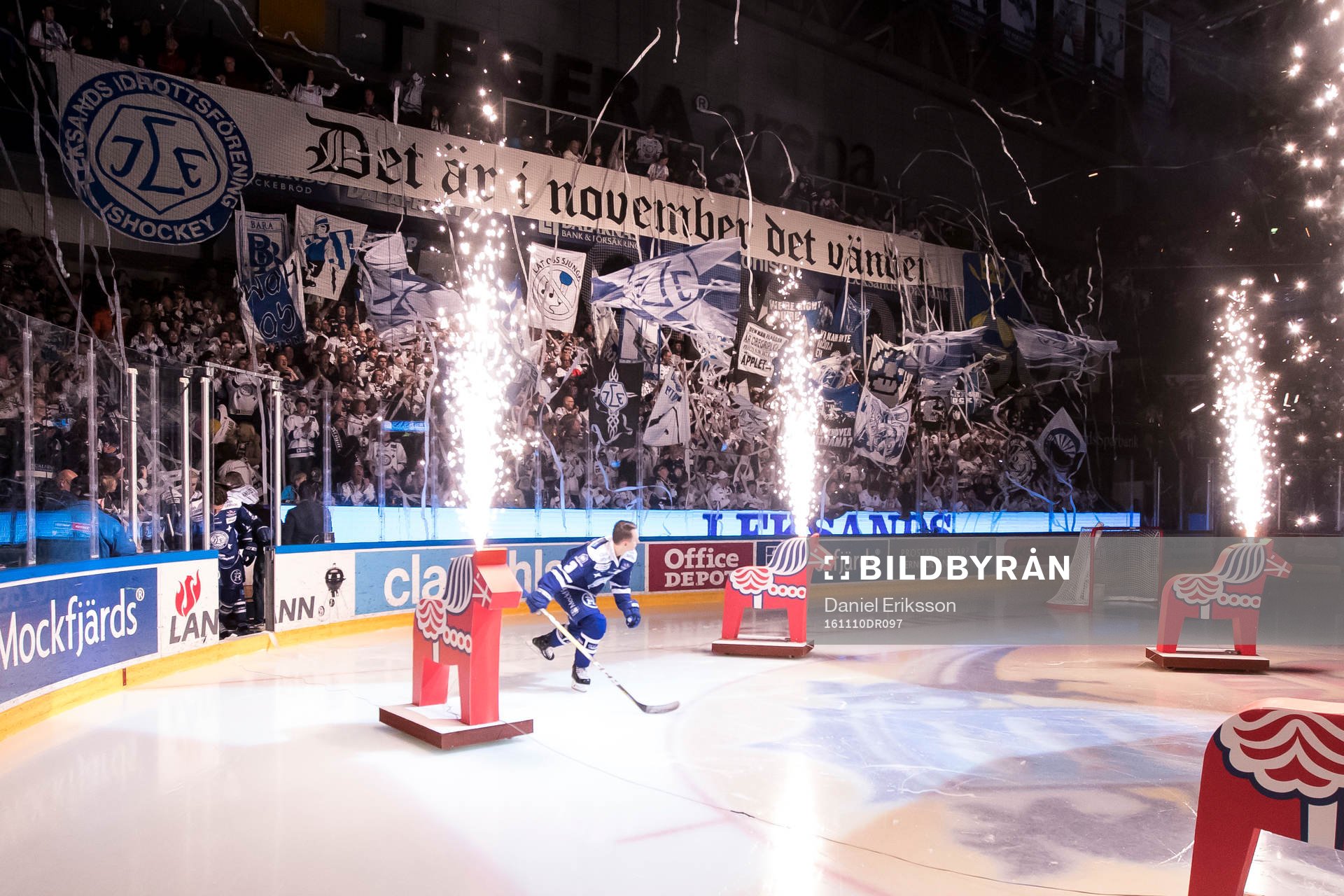 Intro TIFO entre av Leksands Daniel Bertov   i