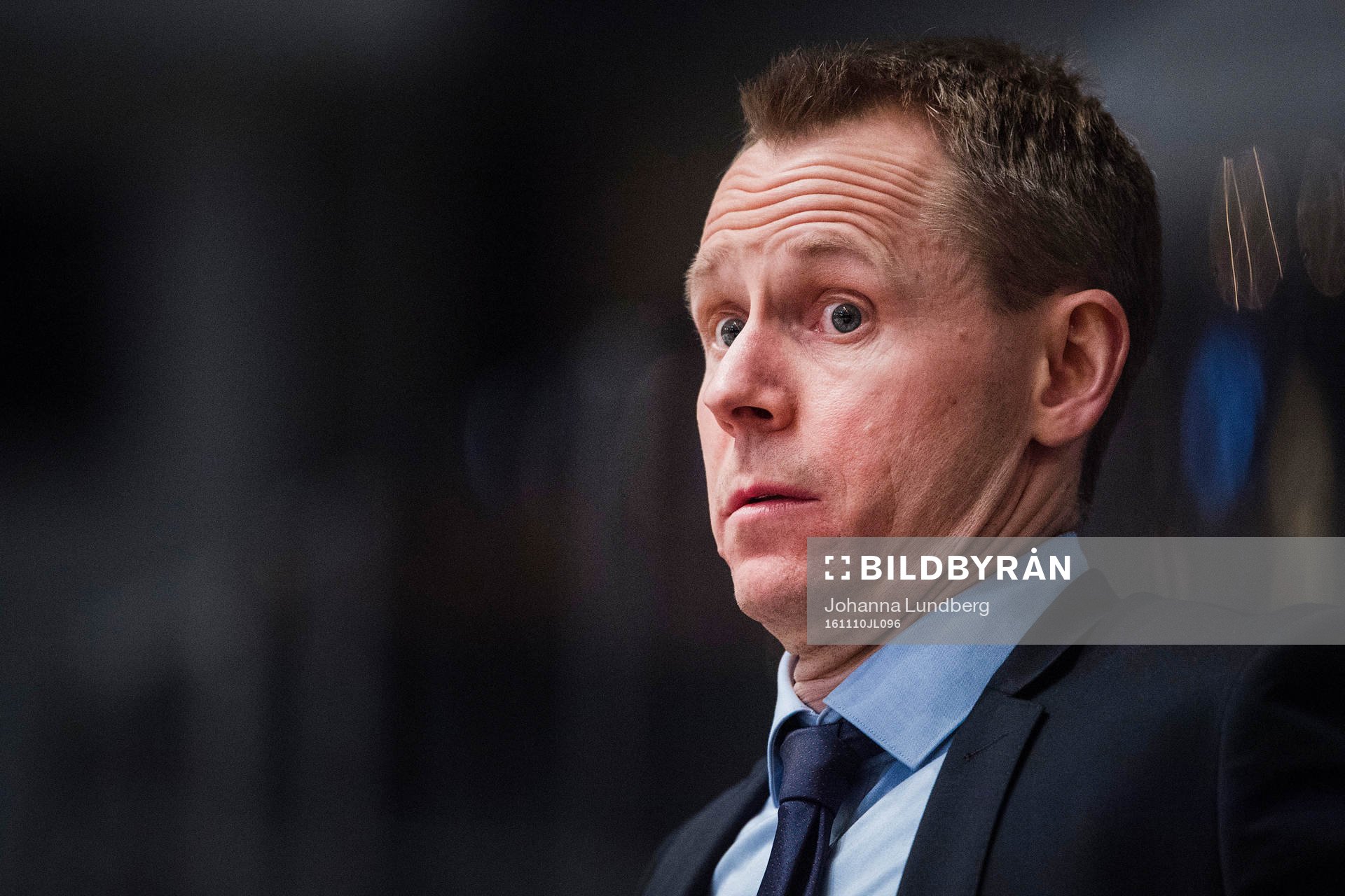 Djurgårdens tränare Robert Ohlsson ser chockad ut