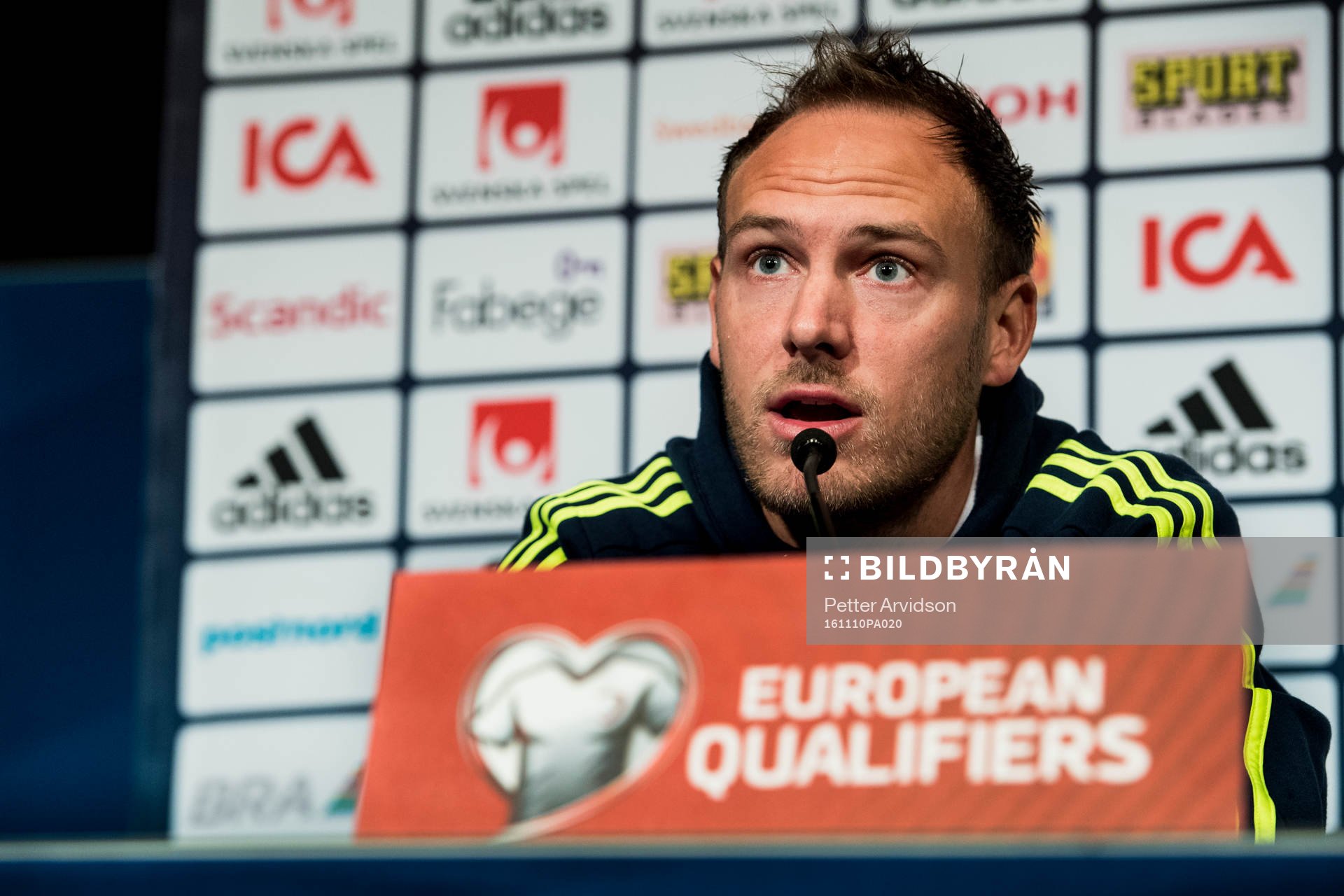 Sveriges Andreas Granqvist under en presskonferens den 10 november 2016 i Saint-Denis.
