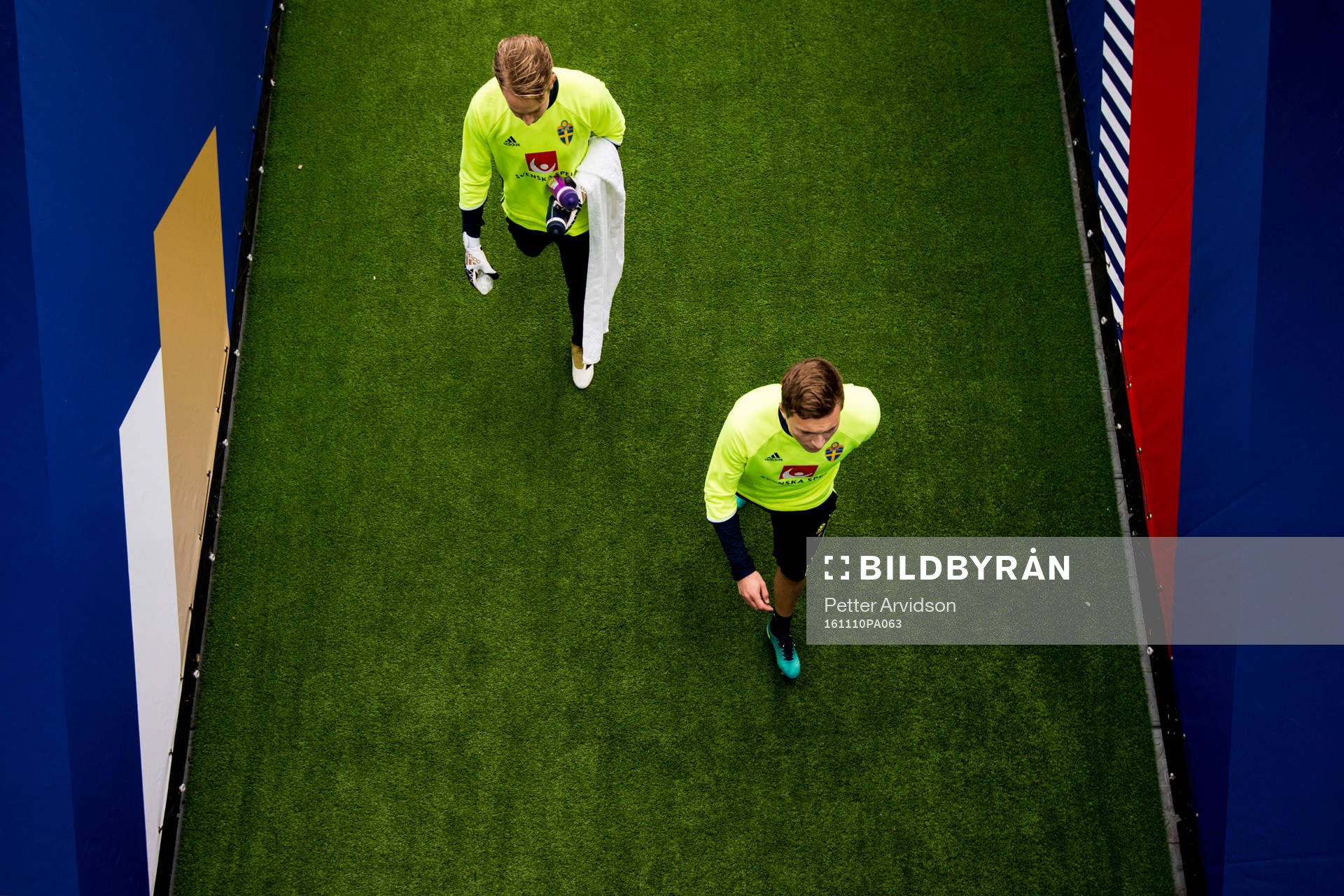 Målvakt Patrik Carlgren och Victor Nilsson Lindelöf