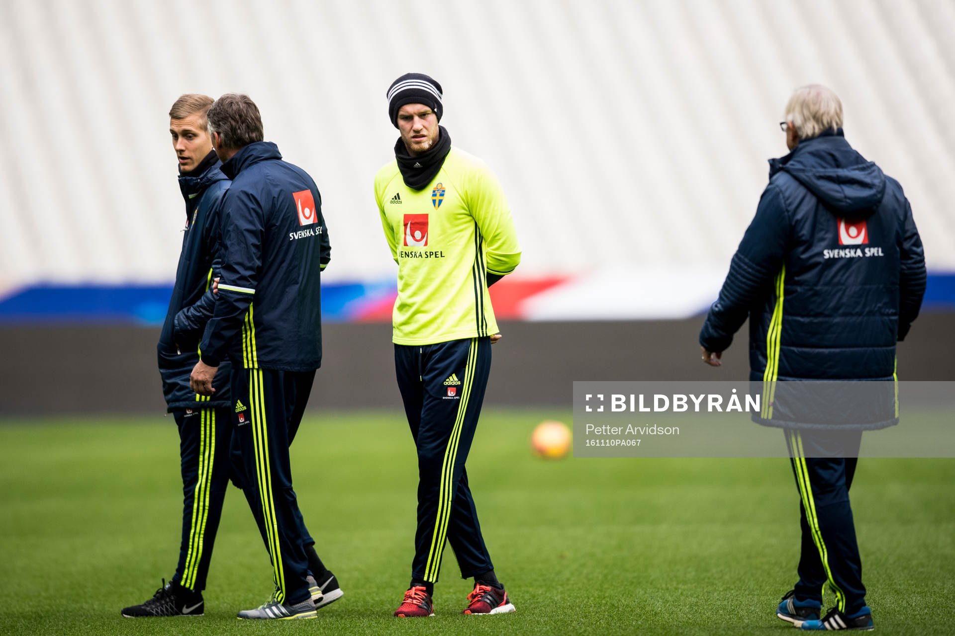 Målvakt Karl-Johan Johnsson och Filip Helander är inte