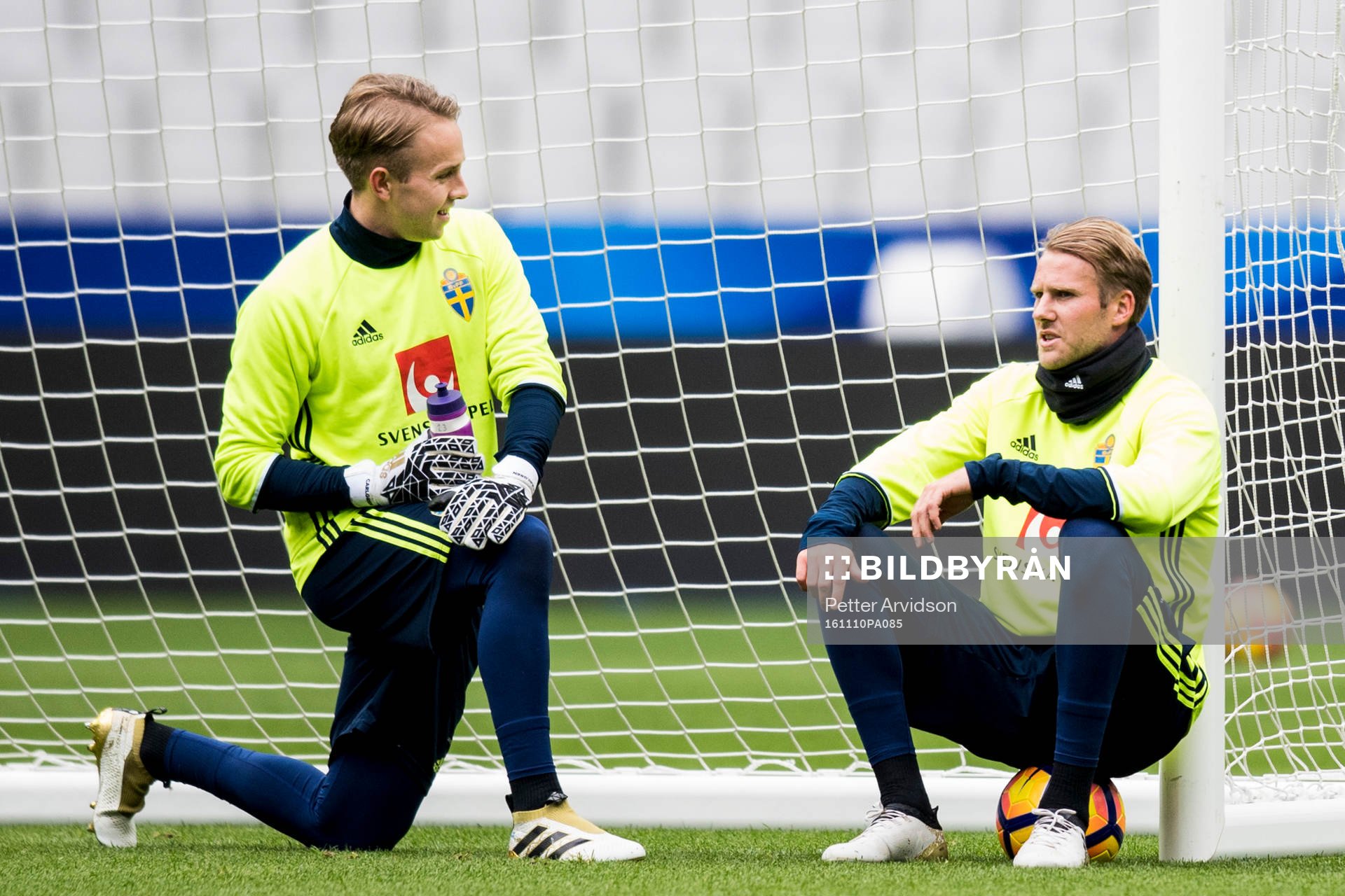 Målvakt Patrik Carlgren och Ola Toivonen