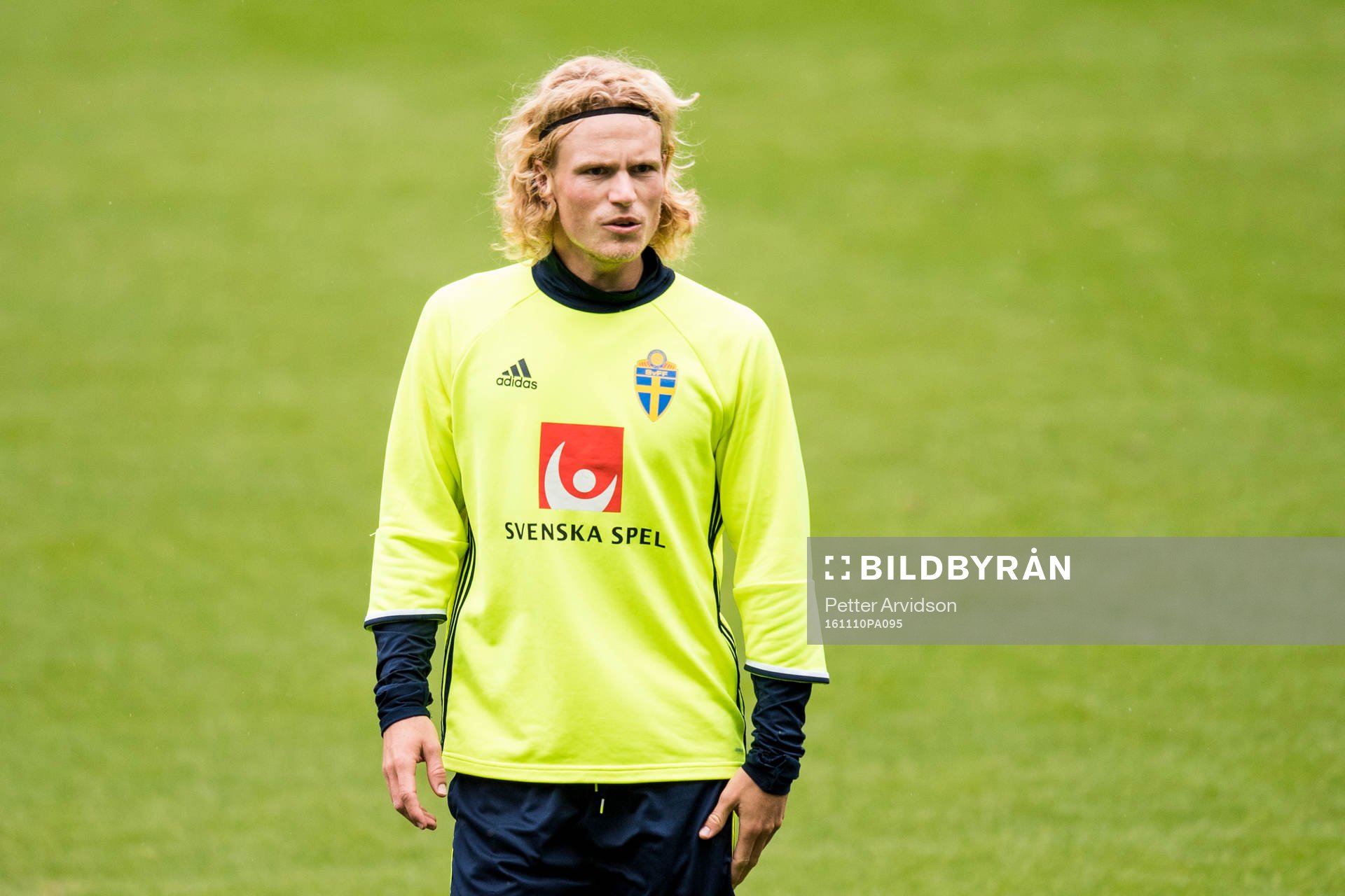 Oscar Hiljemark under en träning med Sveriges fotbollslandslag den 10 november 2016 i Saint-Denis.