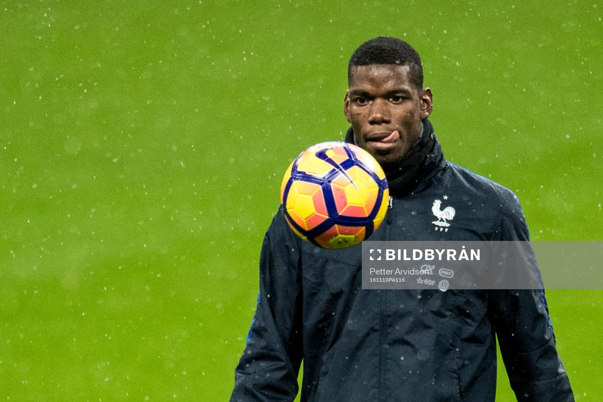Frankrikes Paul Pogba nder en träning med Frankrikes